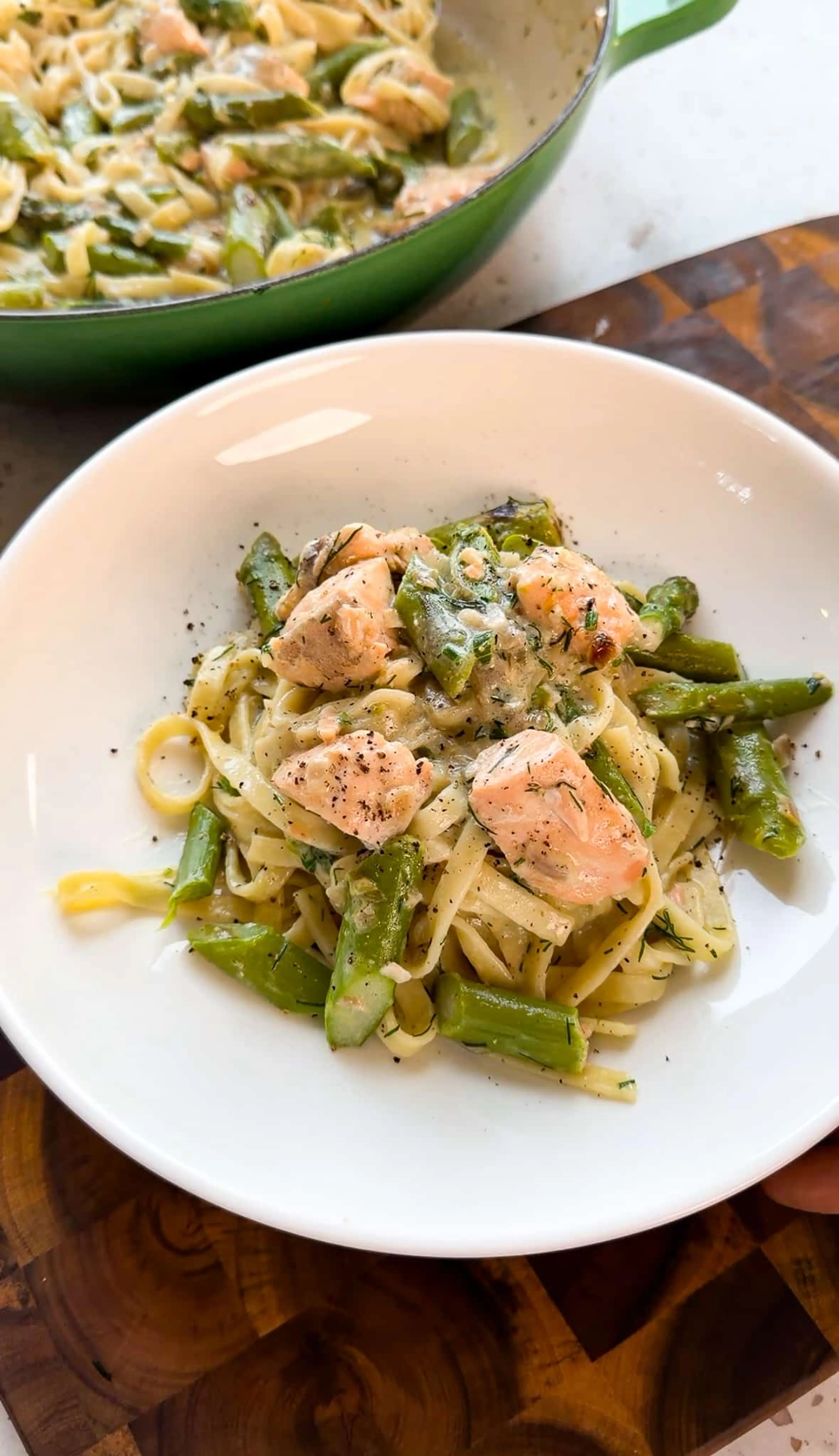 Cremige Tagliatelle mit Lachs & grünem Spargel