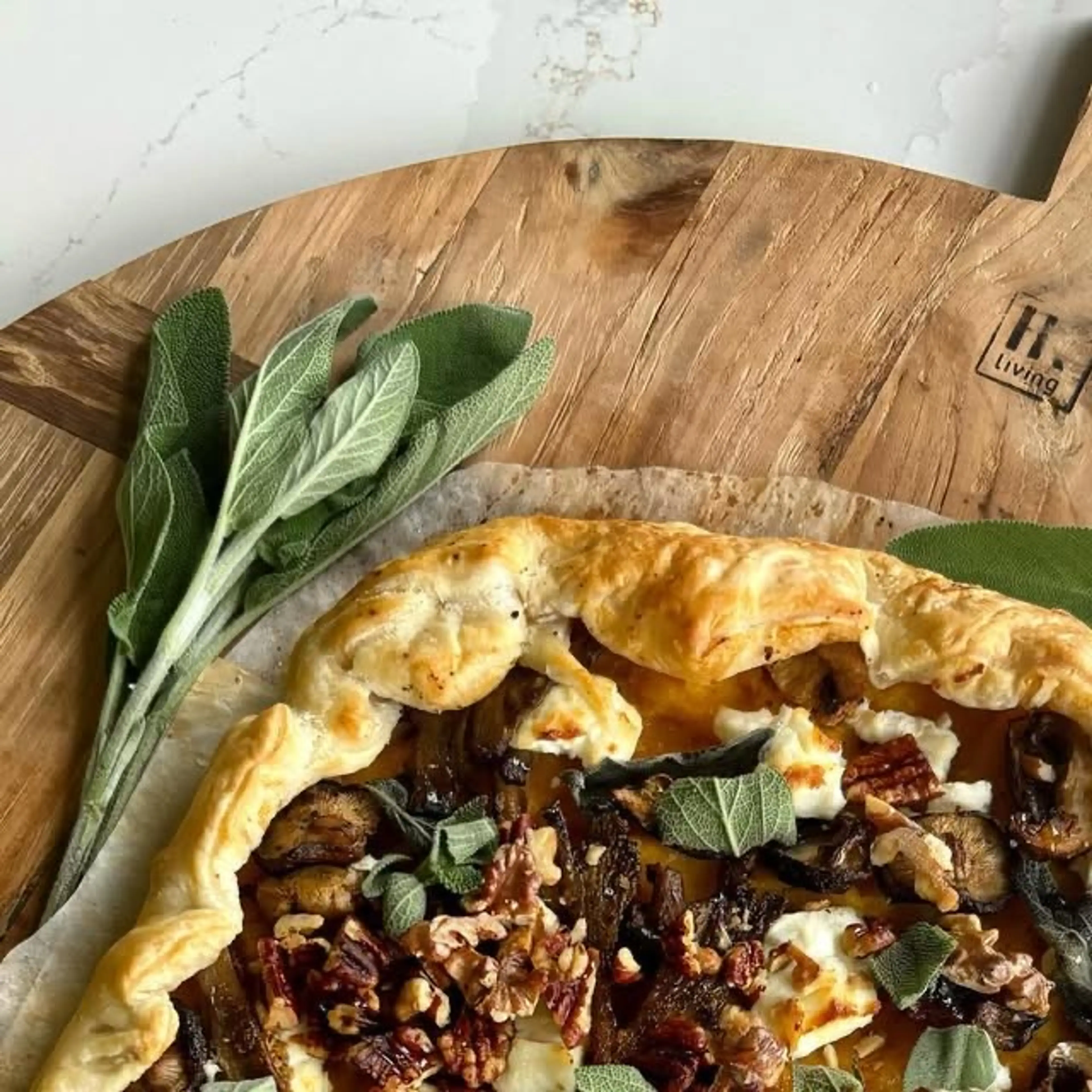 Herfst Galette Met Pompoen, Noten, Geitenkaas, Salie En Padd