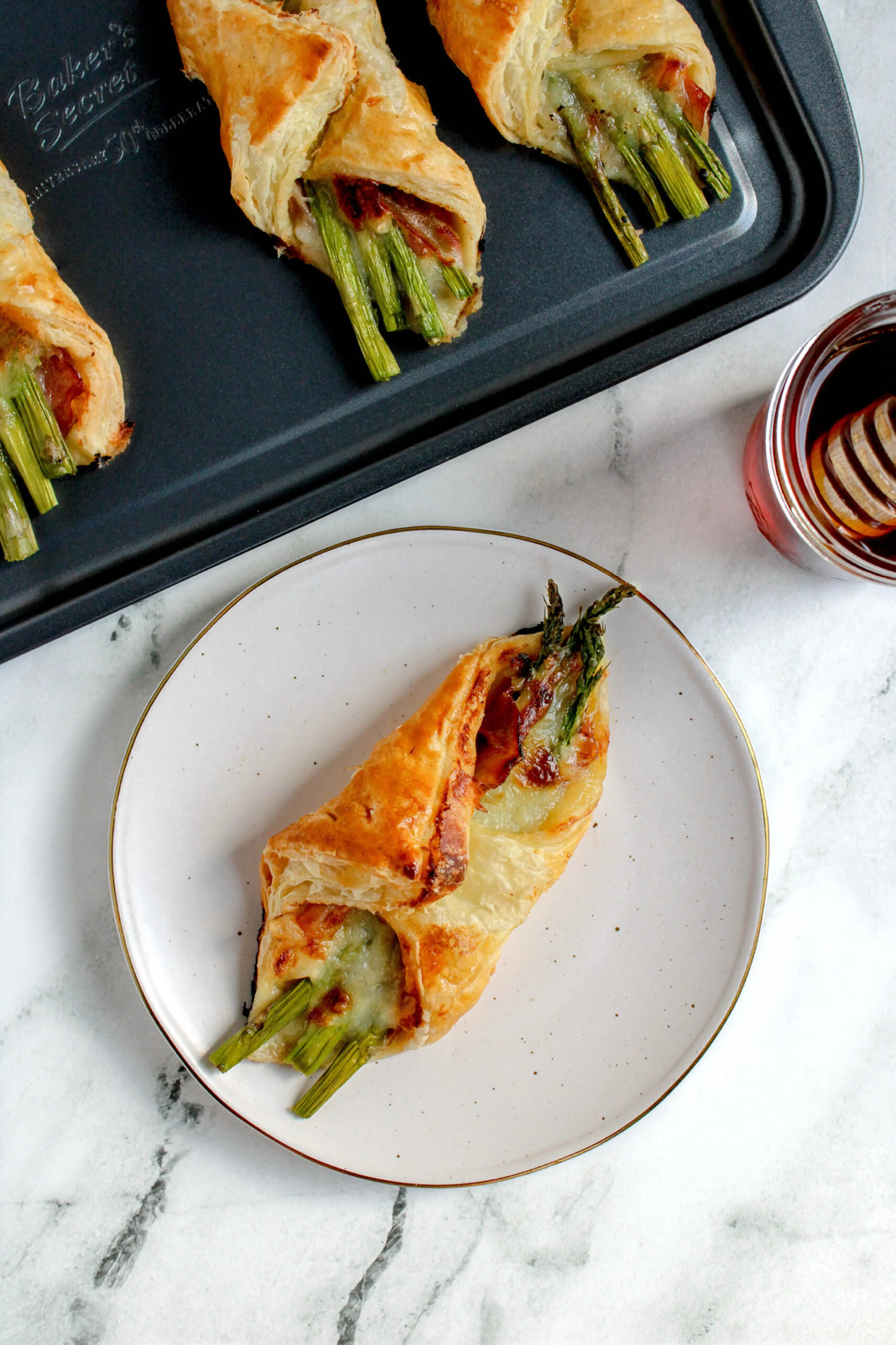 Brie, Prosciutto & Asparagus Puff Pastries