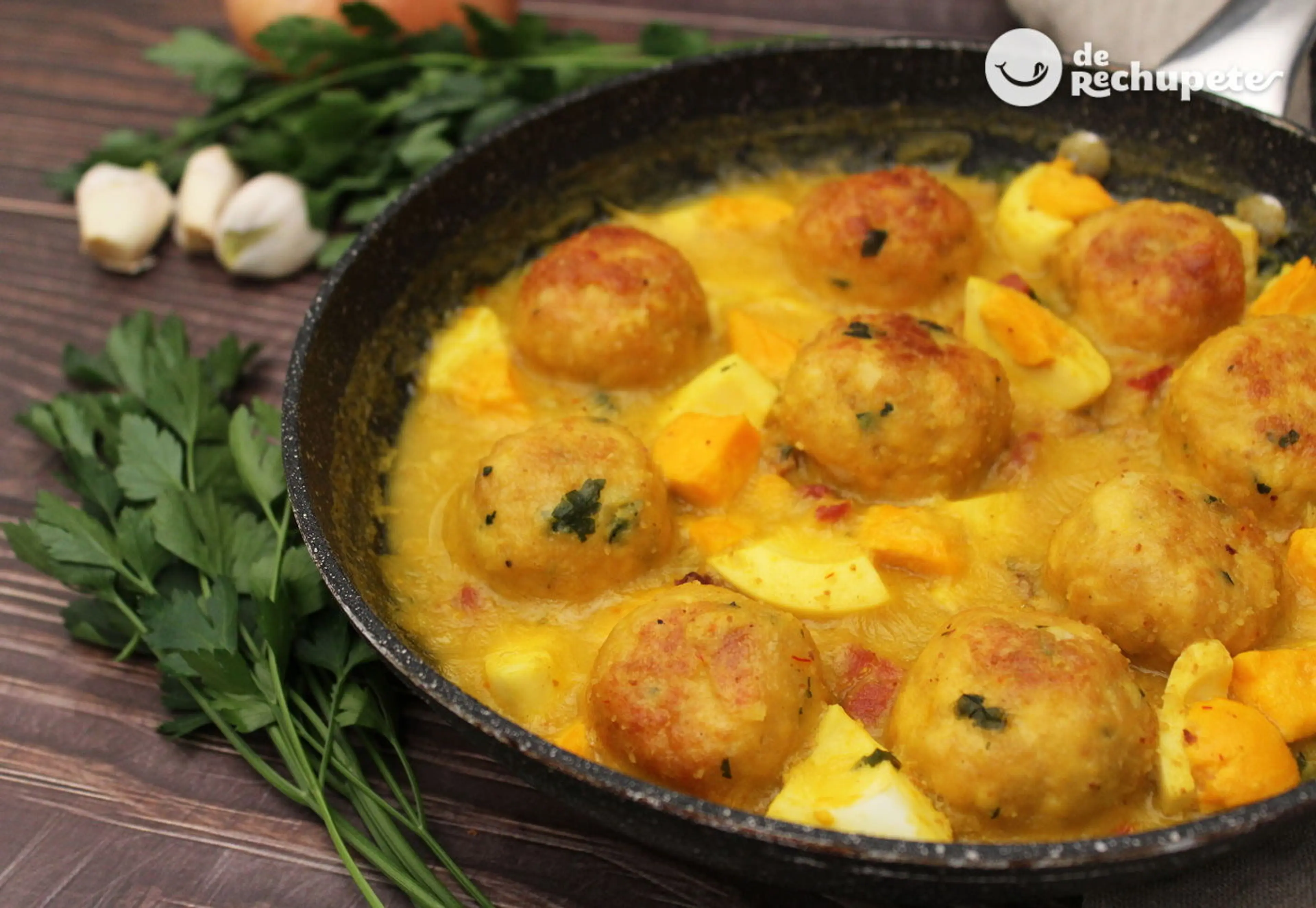Albóndigas de pollo en salsa pepitoria