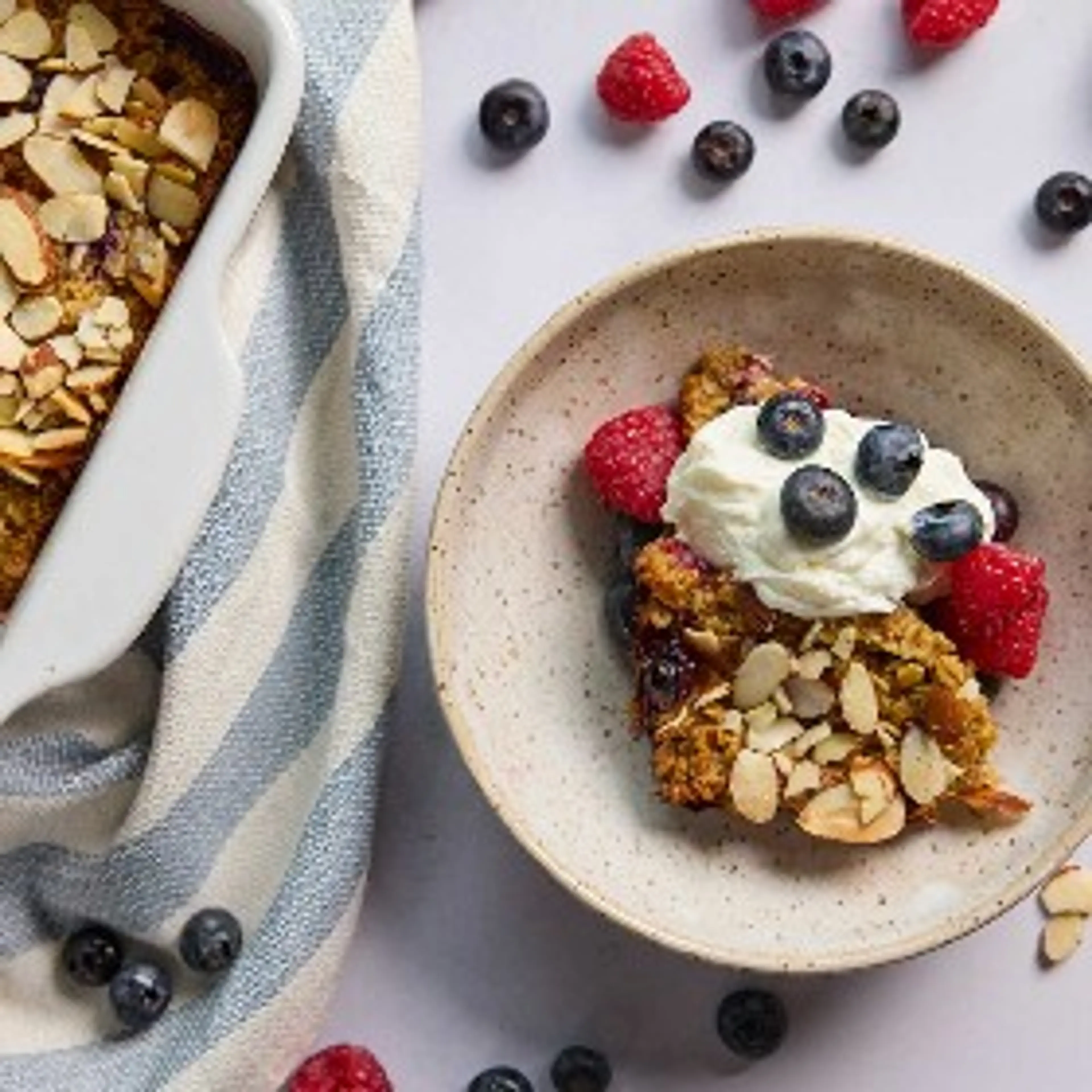 Baked Oatmeal with Blueberry and Almond