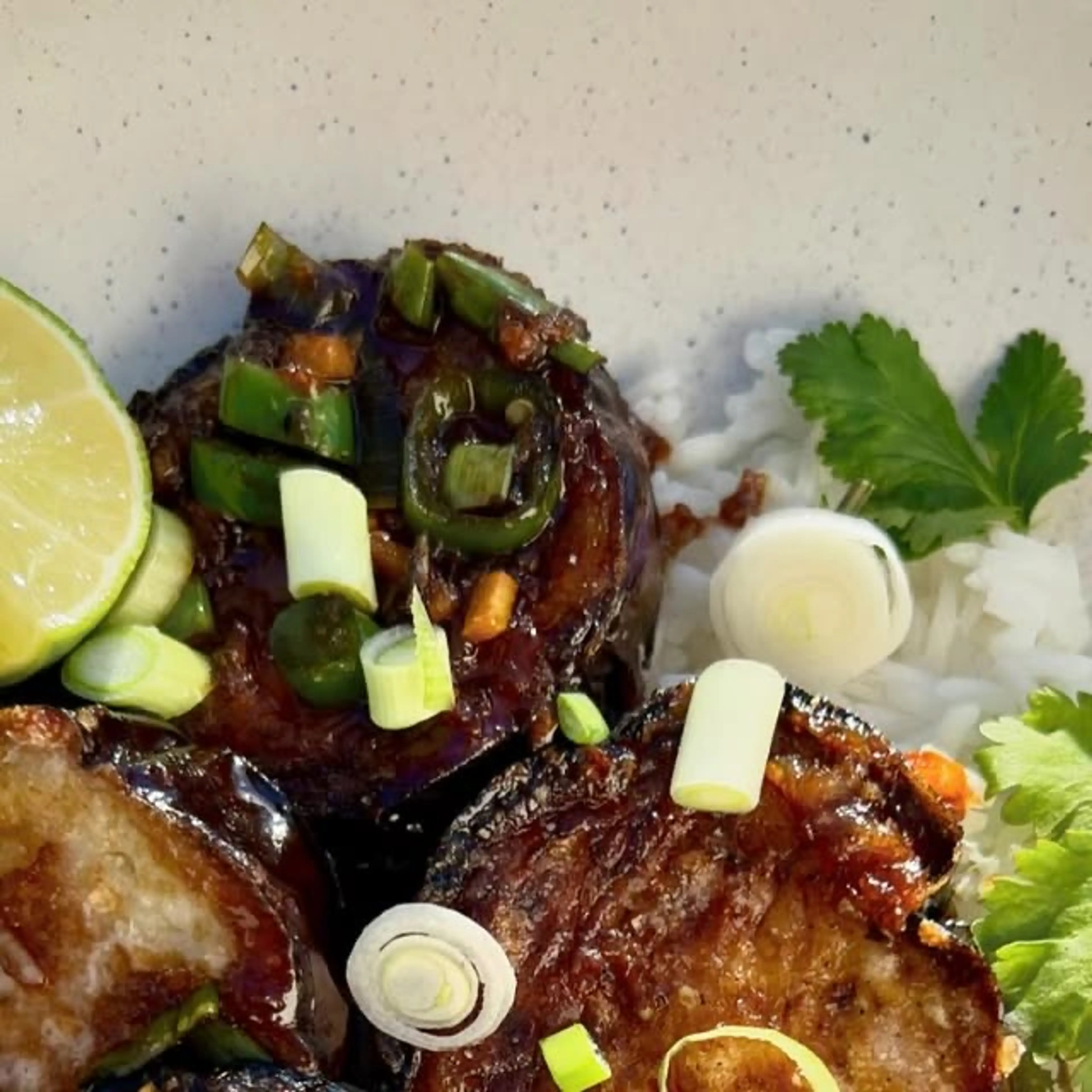 Aziatische Aubergine Met Rijst