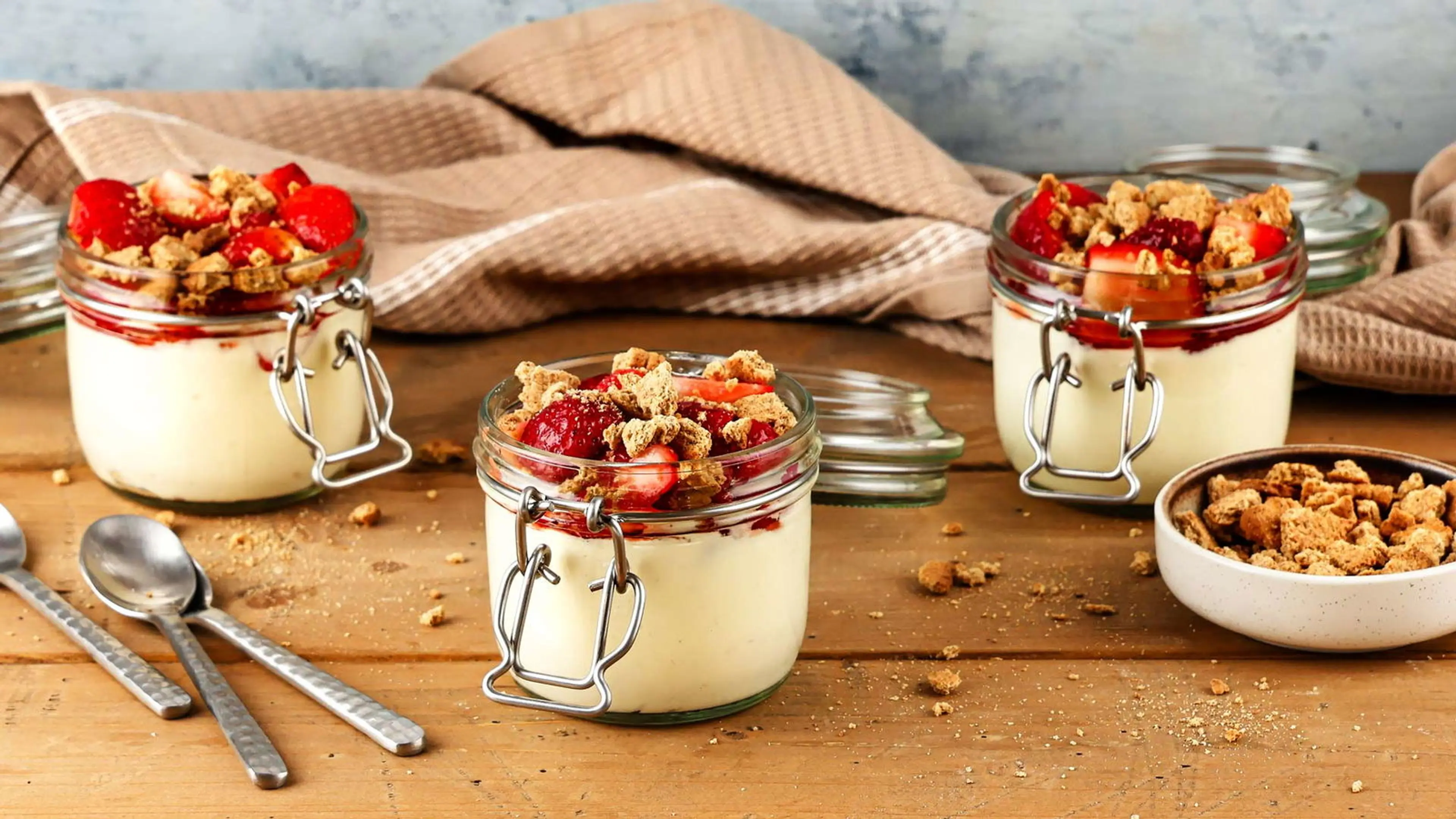 Süß-salziger Erdbeer-Cheesecake im Glas
