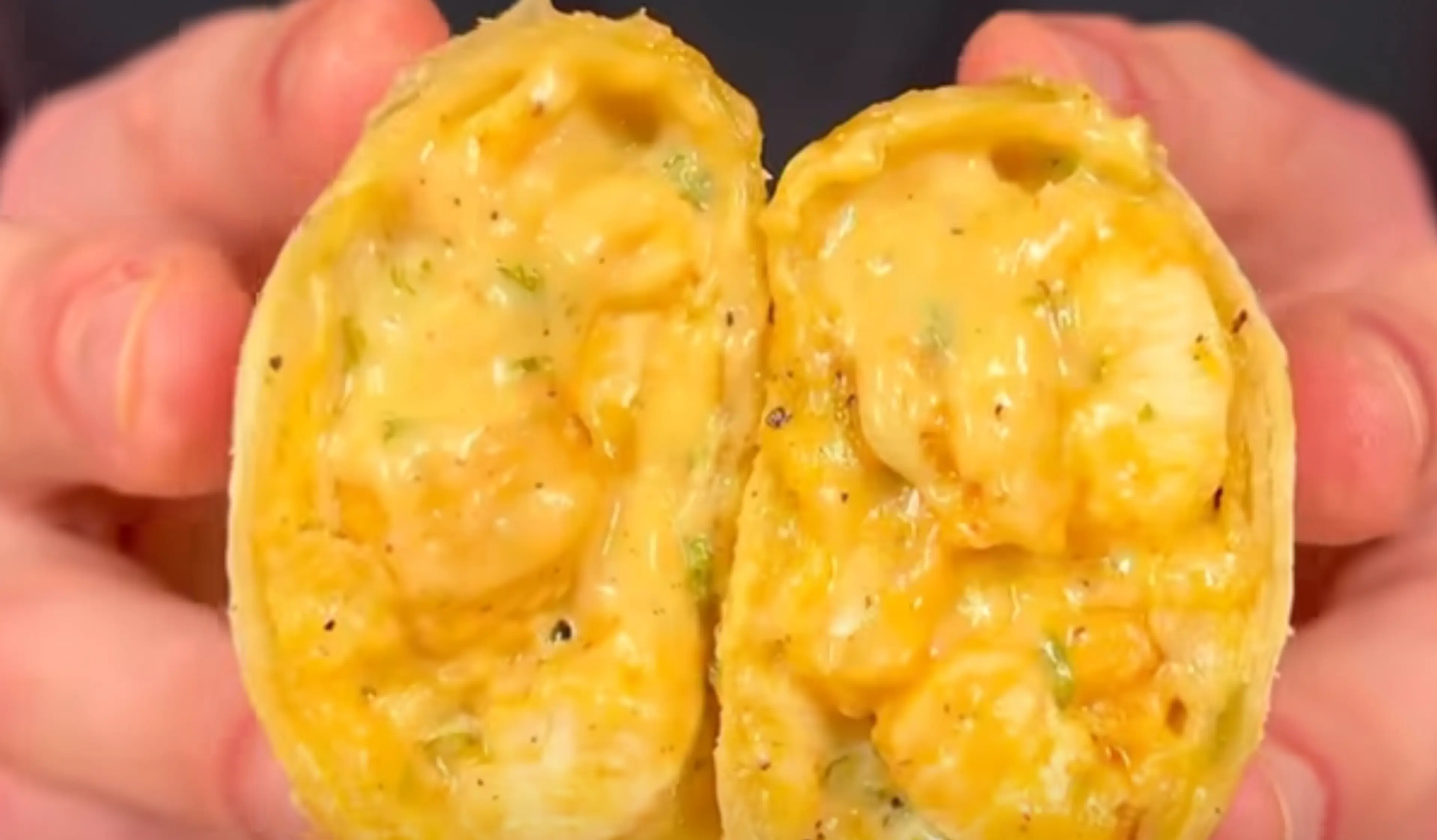 Cheesy Garlic Chicken Rolls