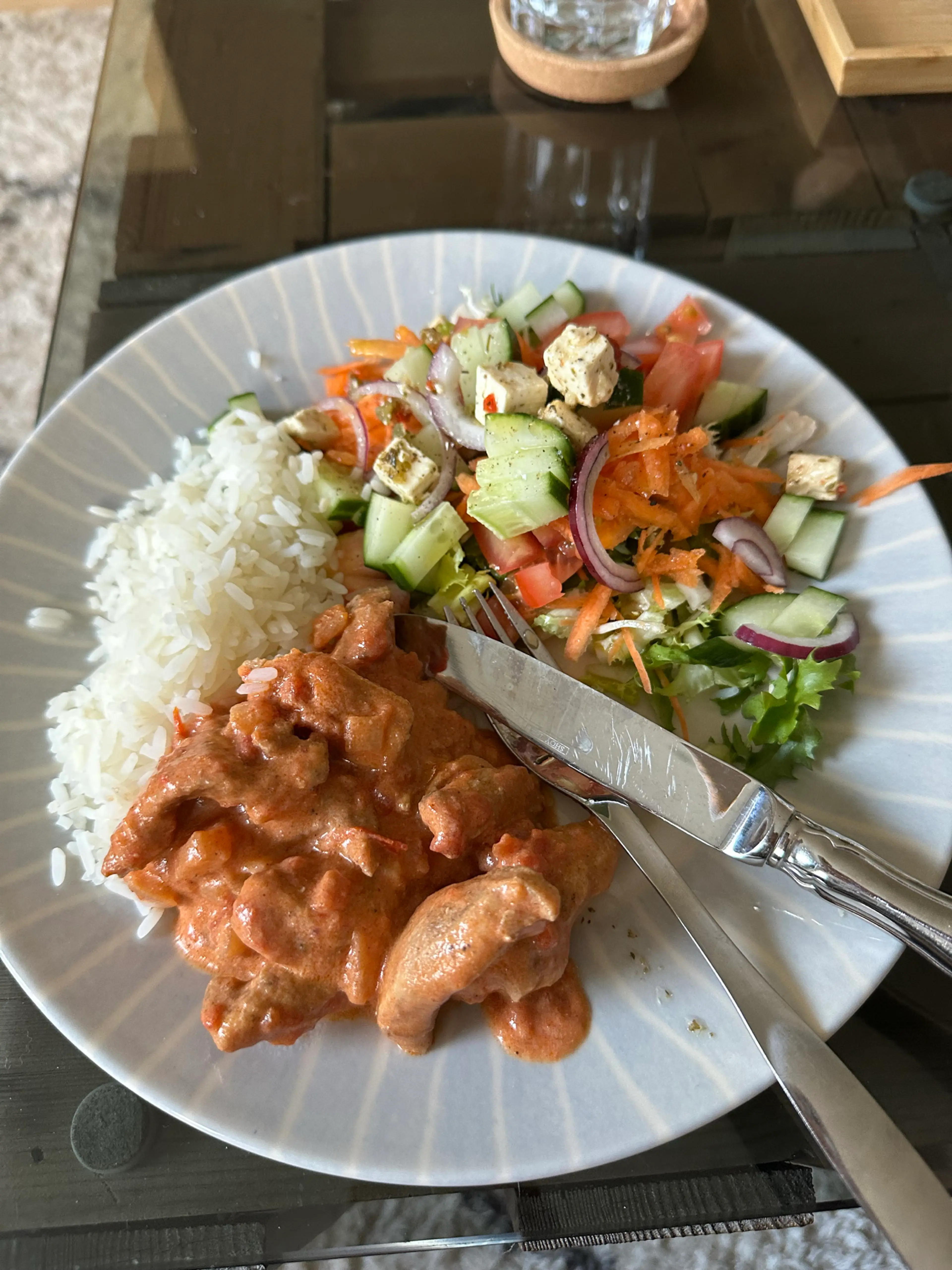Chicken tikka masala med cashewnötter och ris
