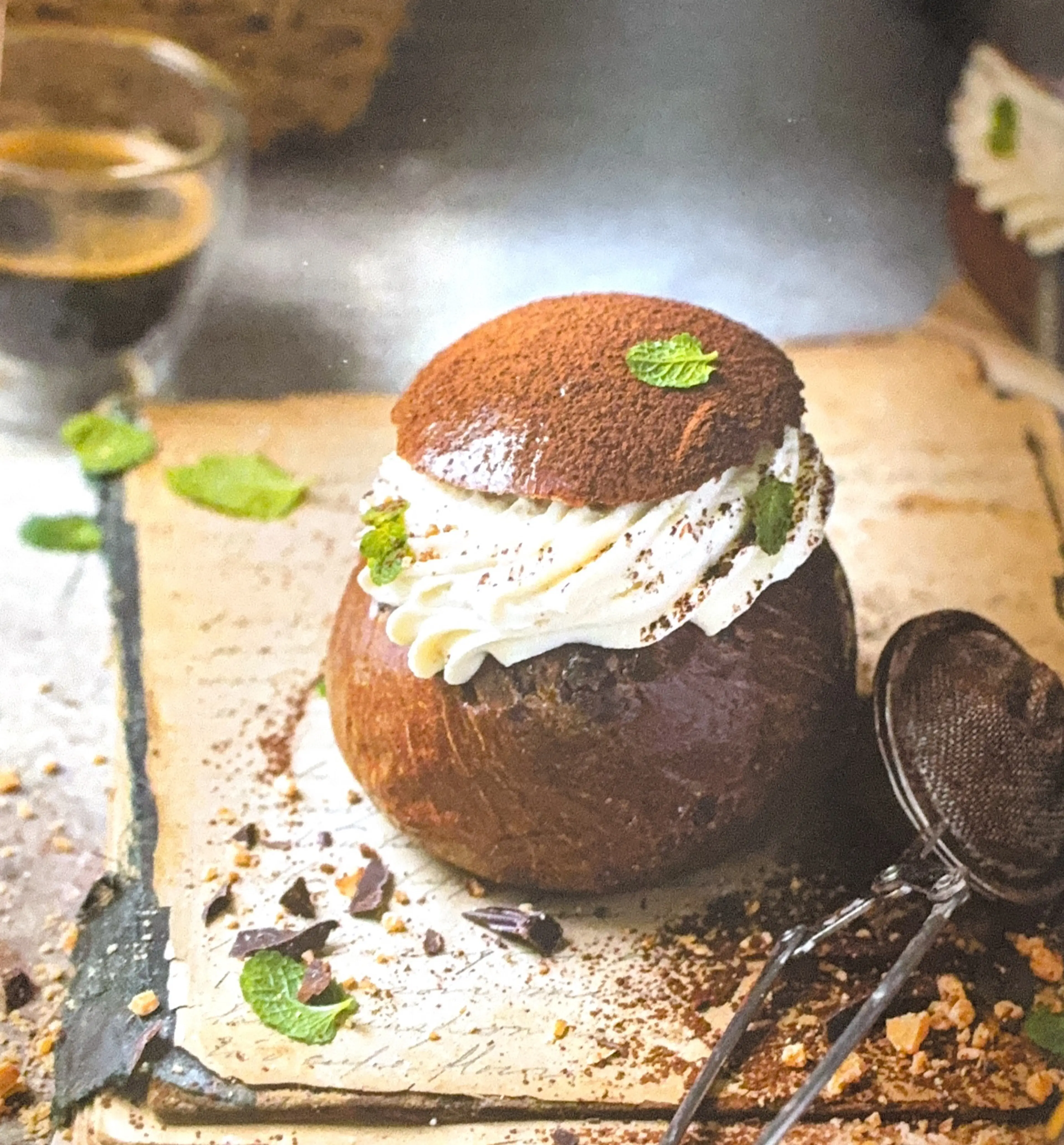 Chocolate Buns with Caramel Cream