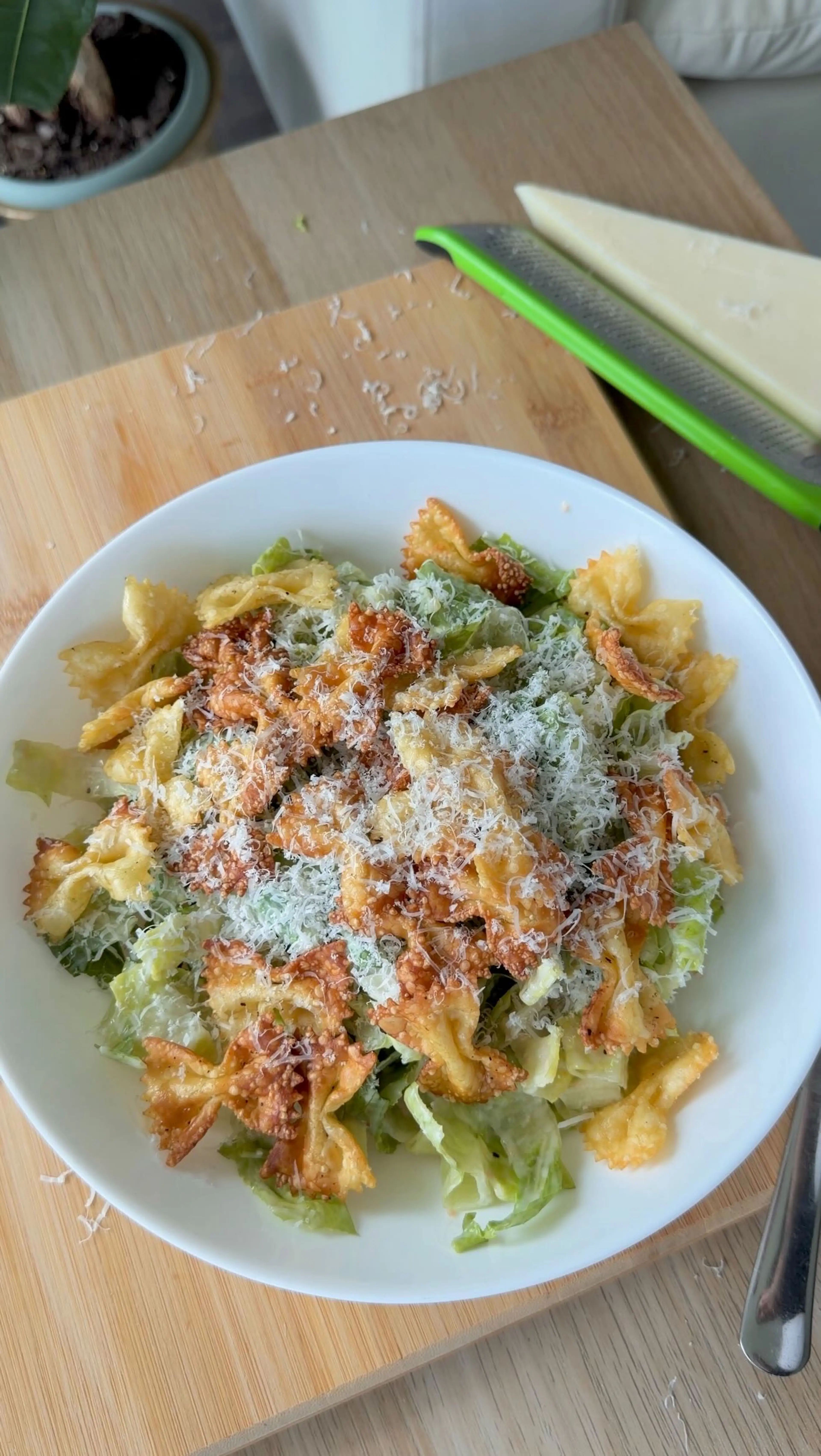 Viral Crunchy Pasta Salad