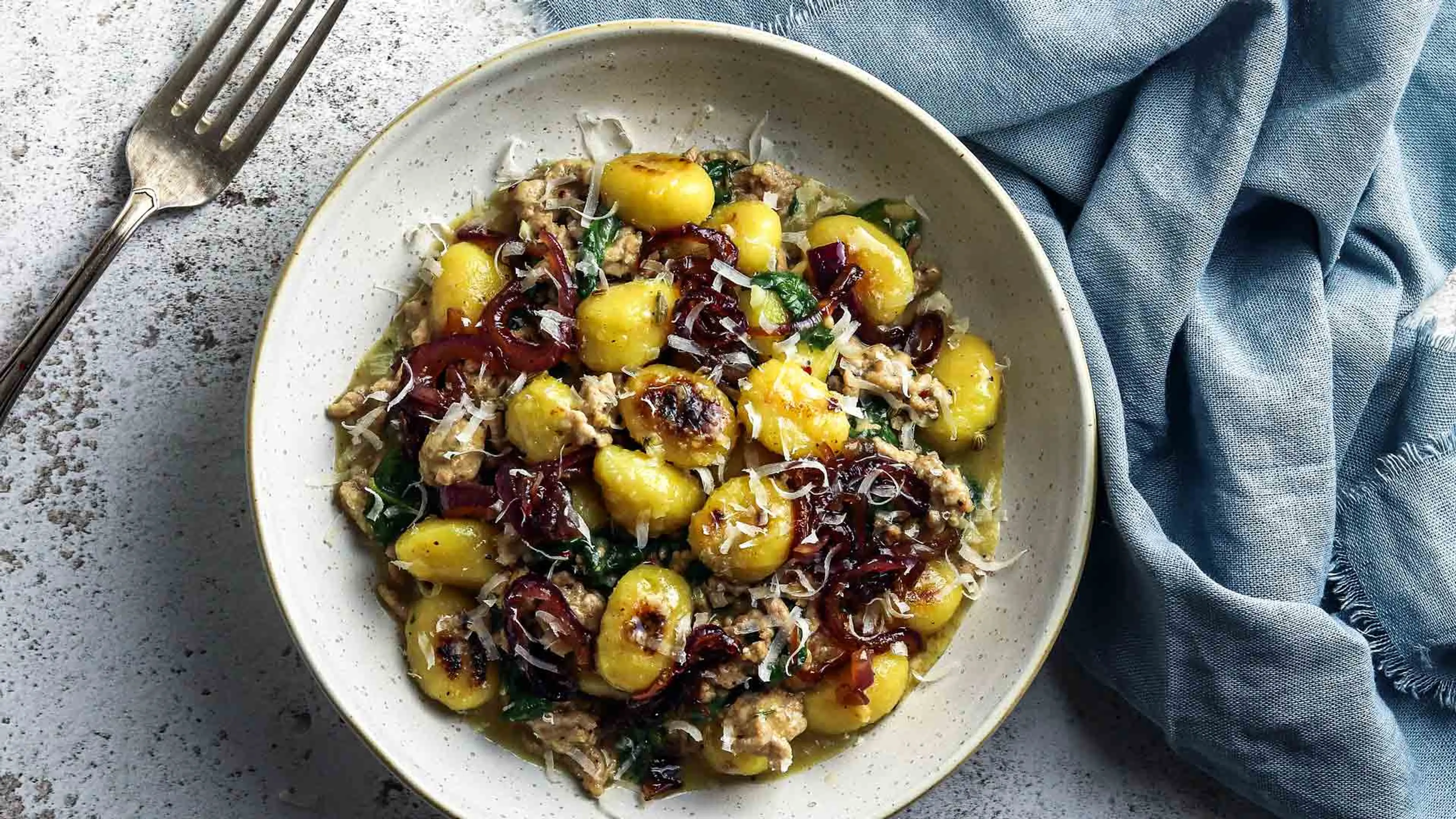 Gnocchi mit Hackfleisch & karamellisierten Zwiebeln
