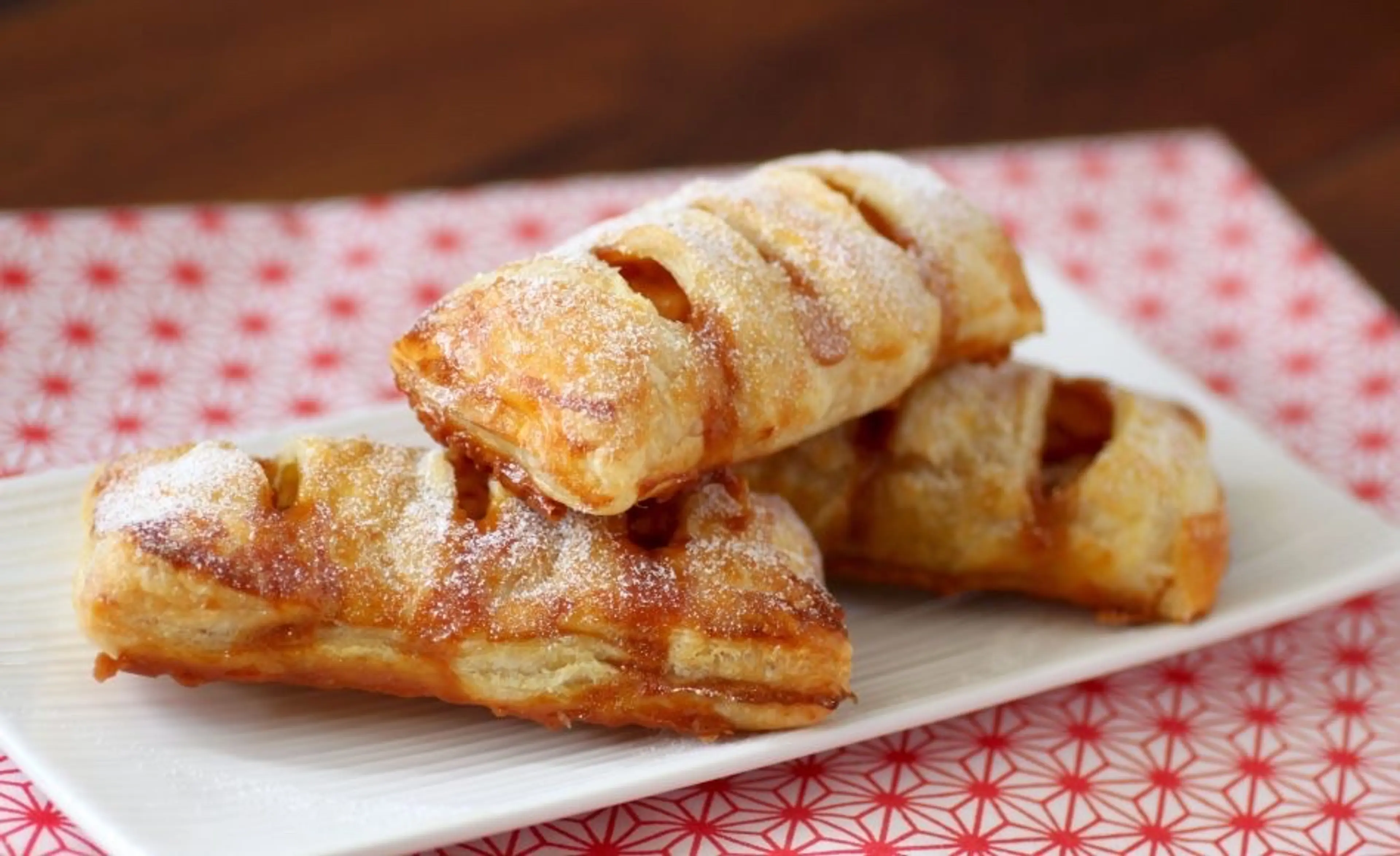 FEUILLETÉS AUX POMMES ET CARAMEL AU BEURRE SALÉ