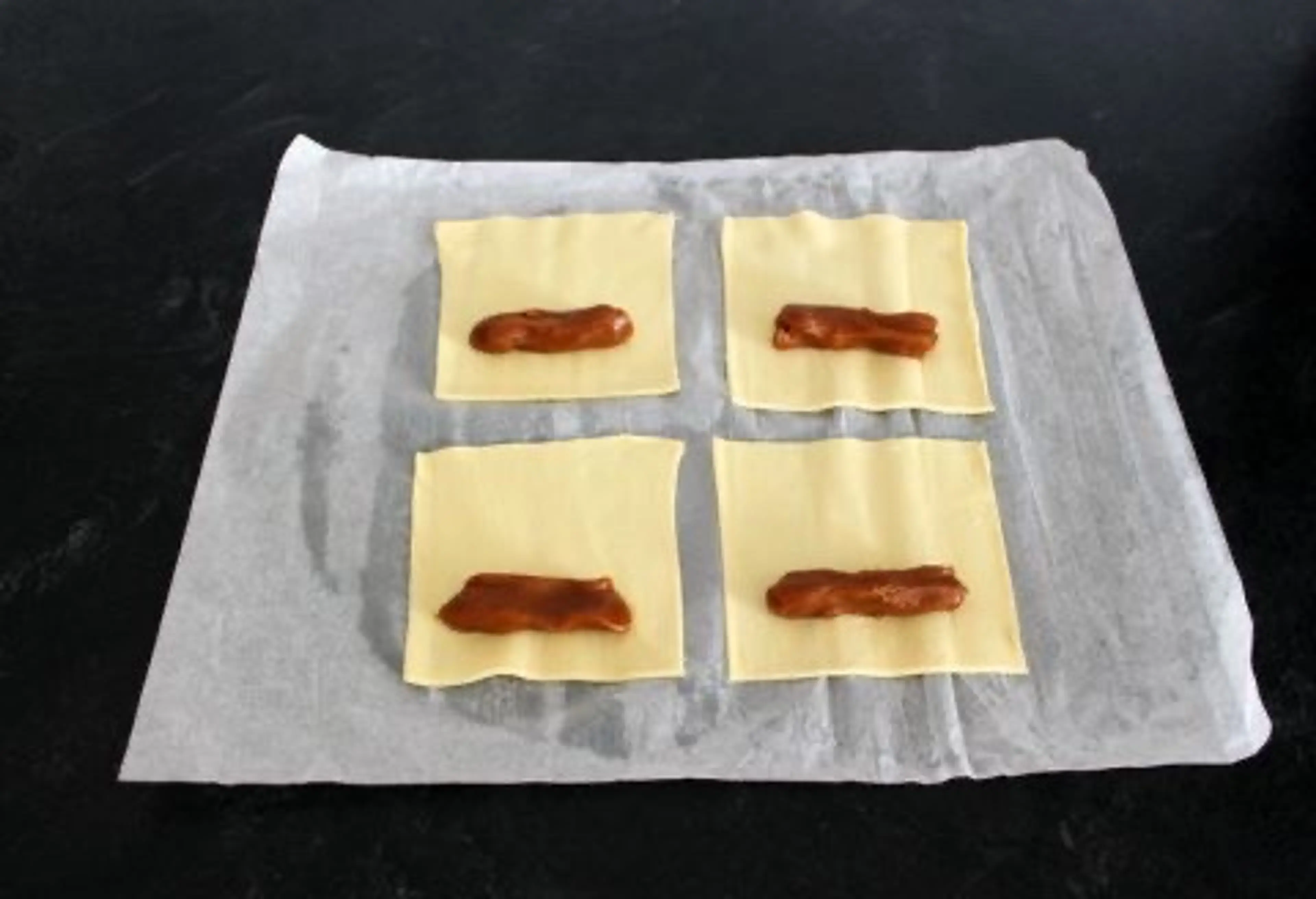 FEUILLETÉS AUX POMMES ET CARAMEL AU BEURRE SALÉ