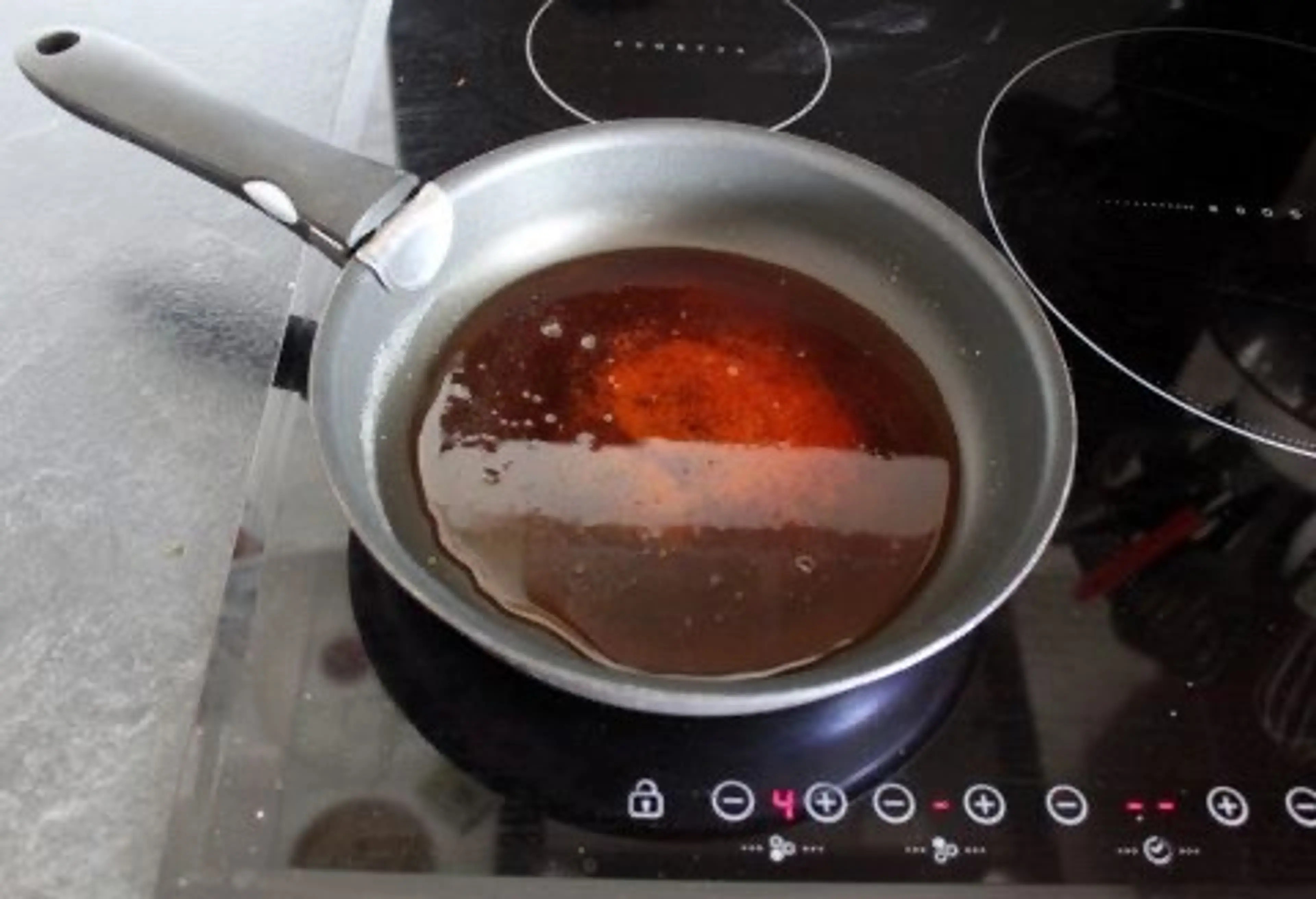 FEUILLETÉS AUX POMMES ET CARAMEL AU BEURRE SALÉ