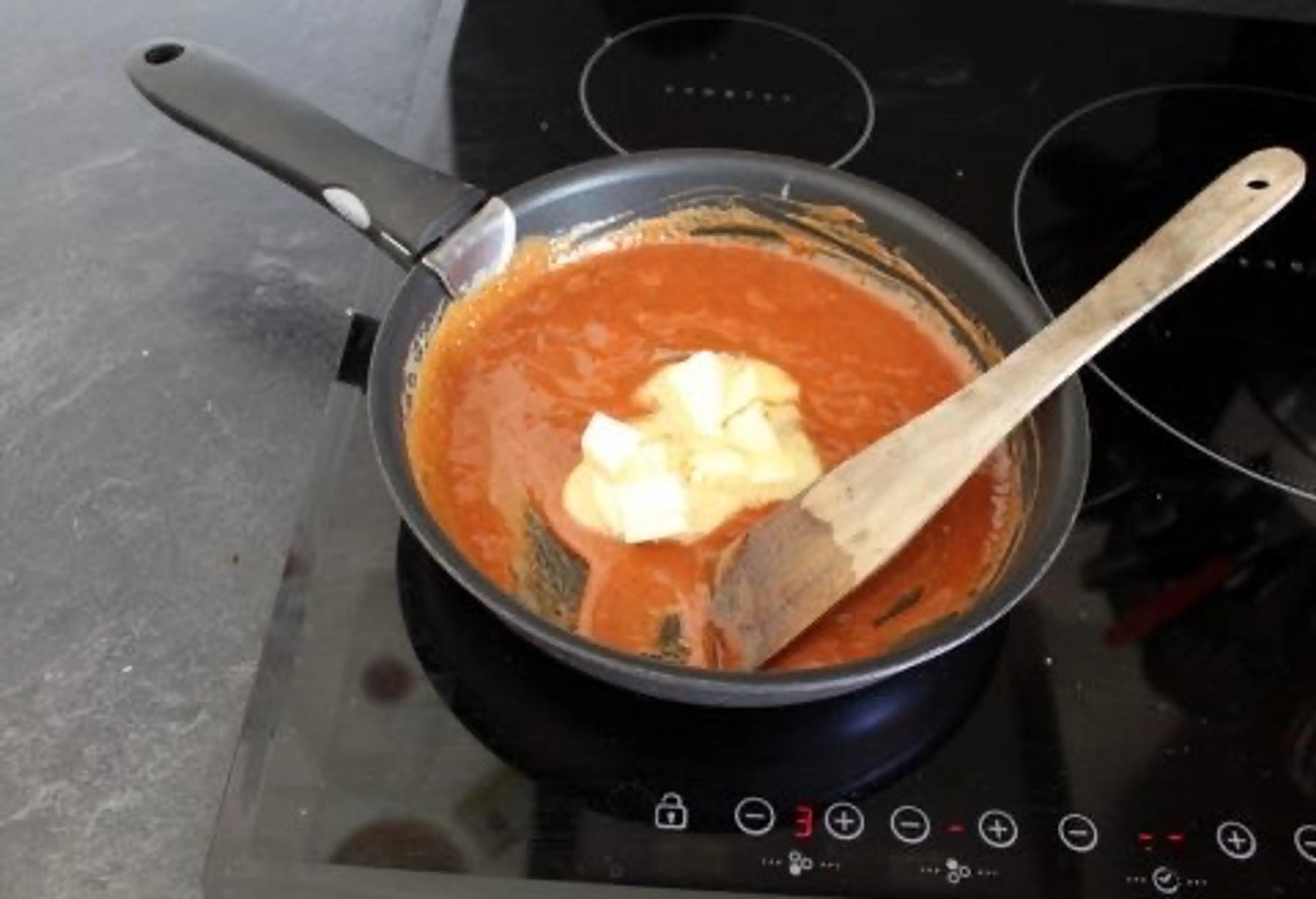 FEUILLETÉS AUX POMMES ET CARAMEL AU BEURRE SALÉ