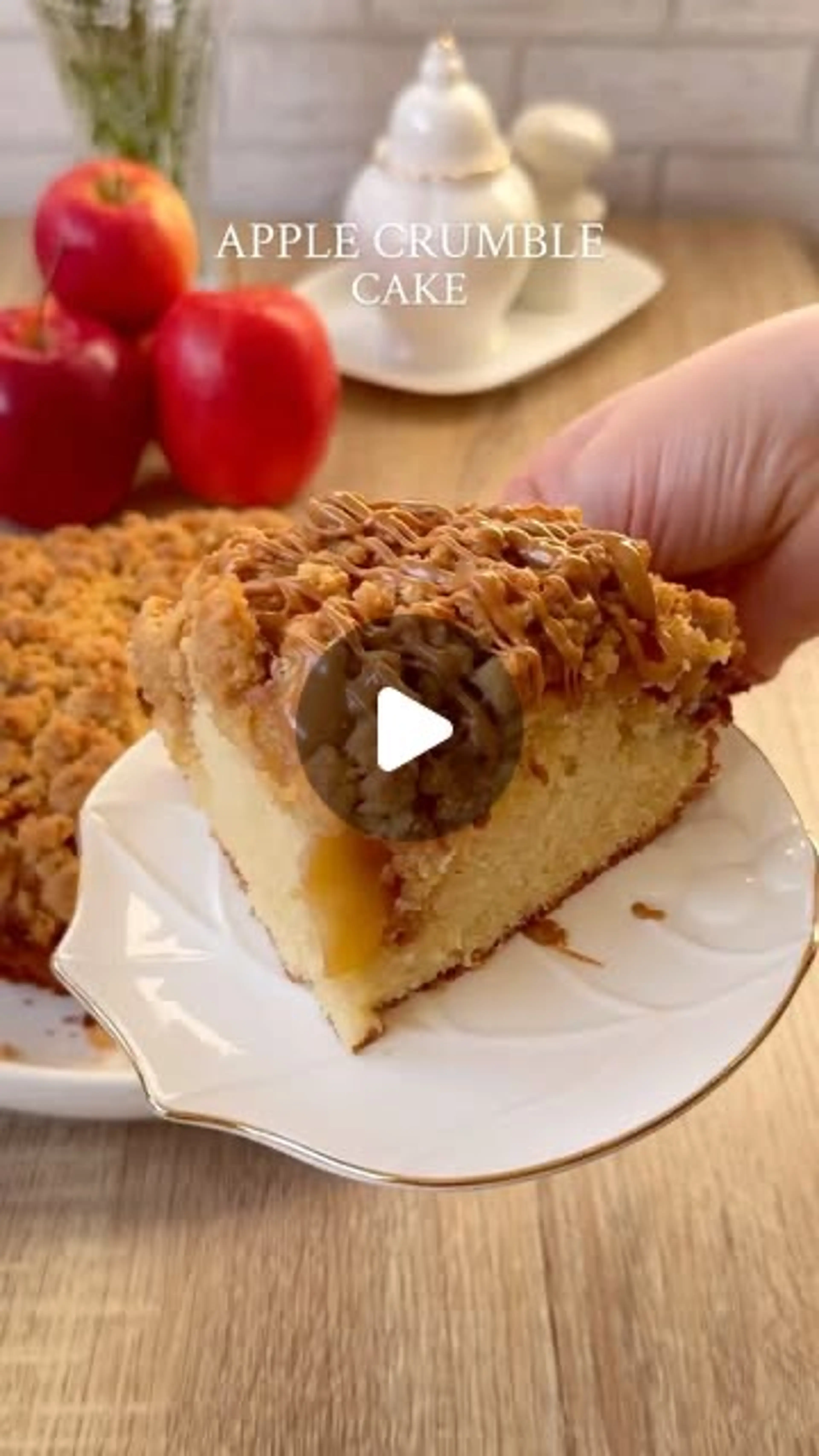 Apple Crumble Cake