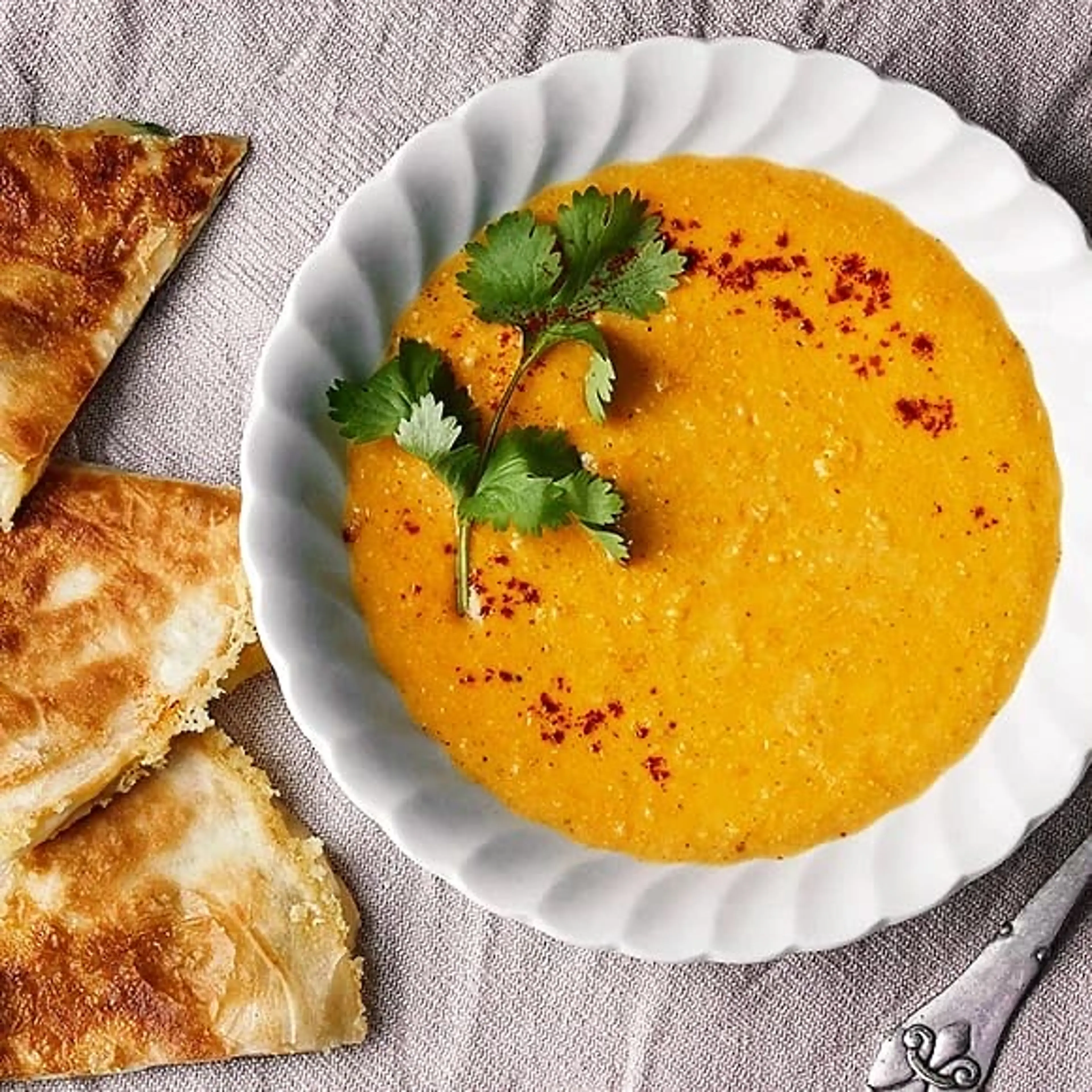 Rostad majssoppa med quesadillas