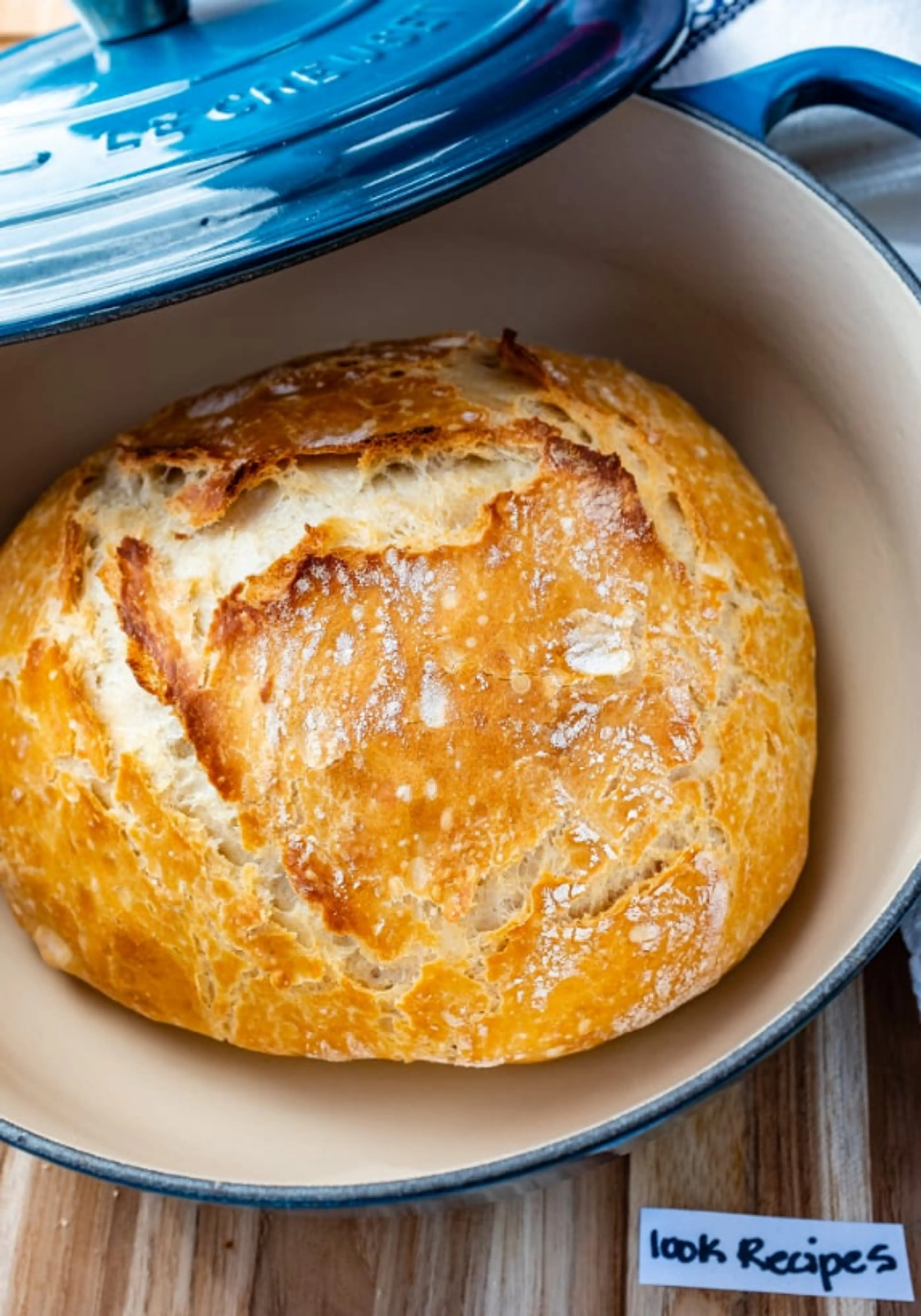 EASY DUTCH OVEN NO KNEAD BREAD