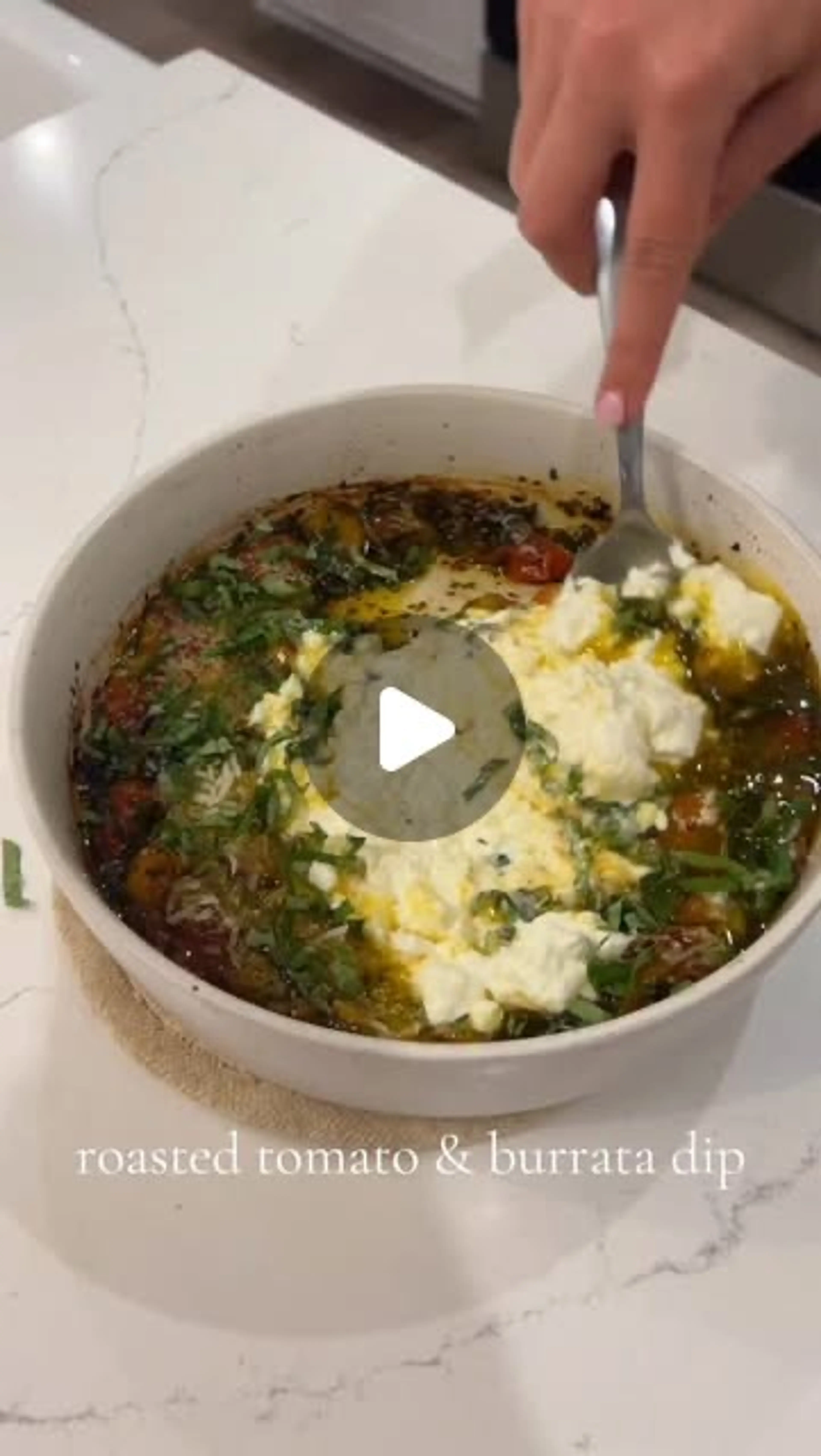 Viral Roasted Tomato Burrata Dip (with Garlic Bread Crostini