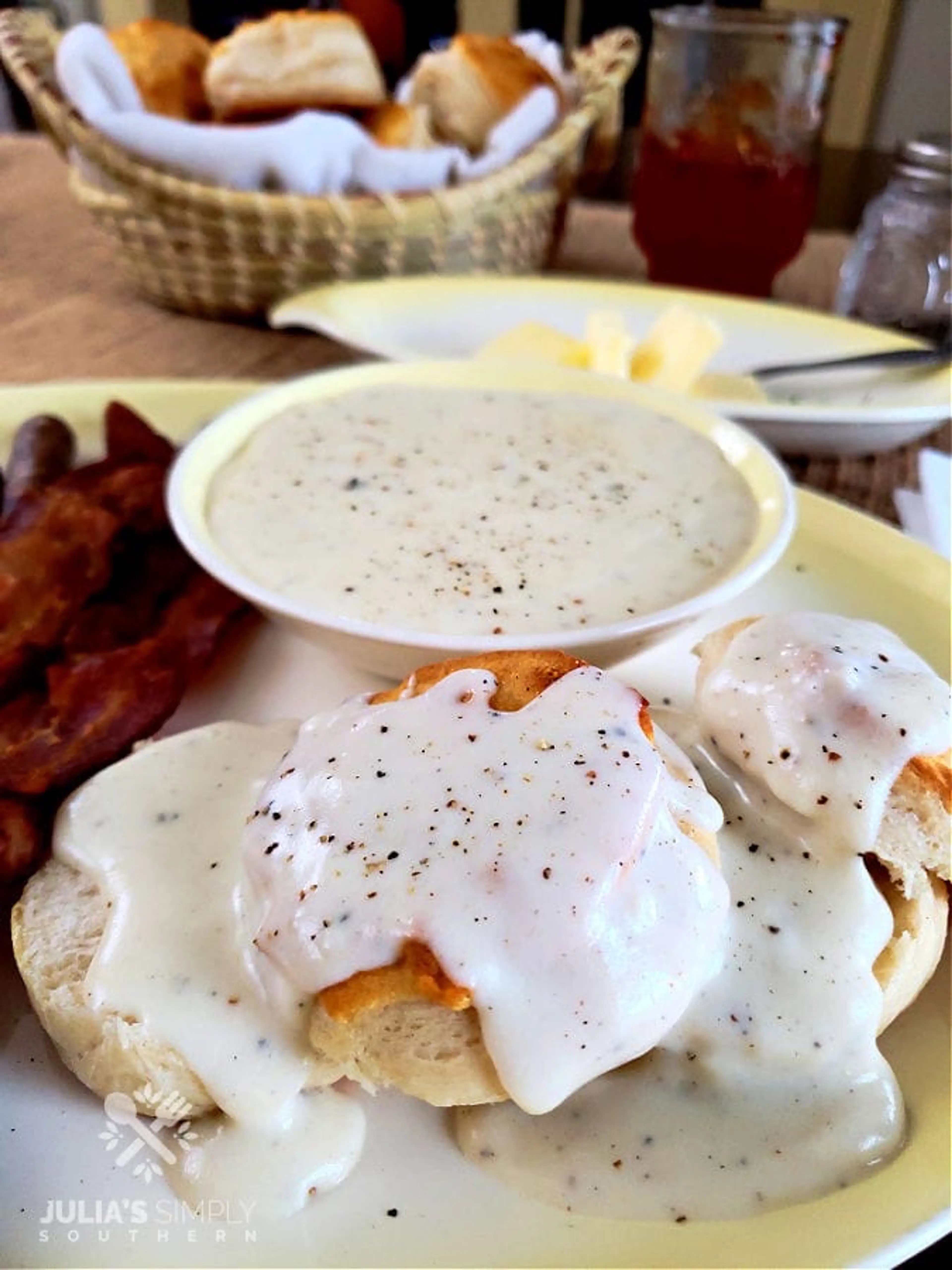Homemade Country White Gravy Recipe