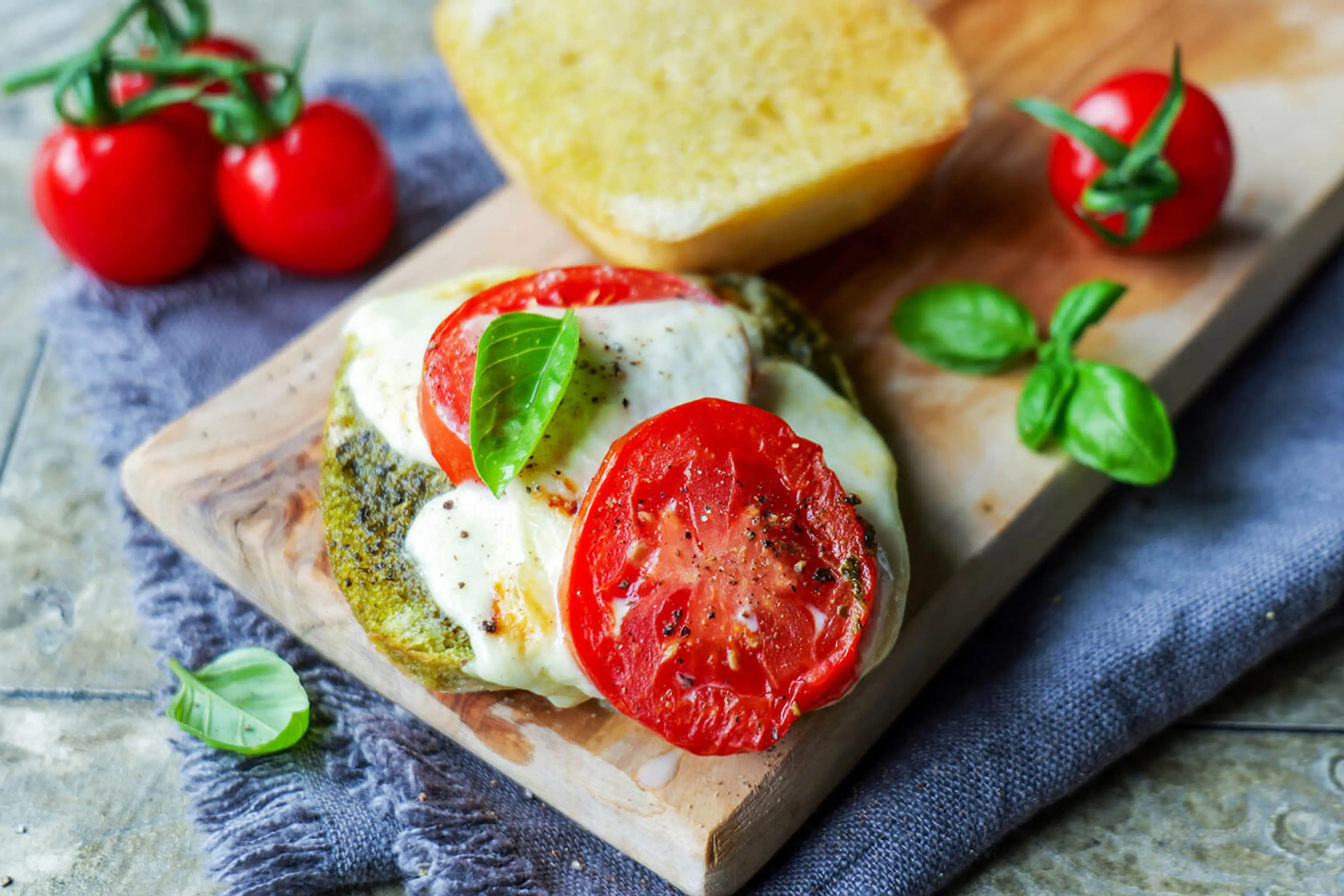 Caprese-Sandwich aus der Heißluftfritteuse