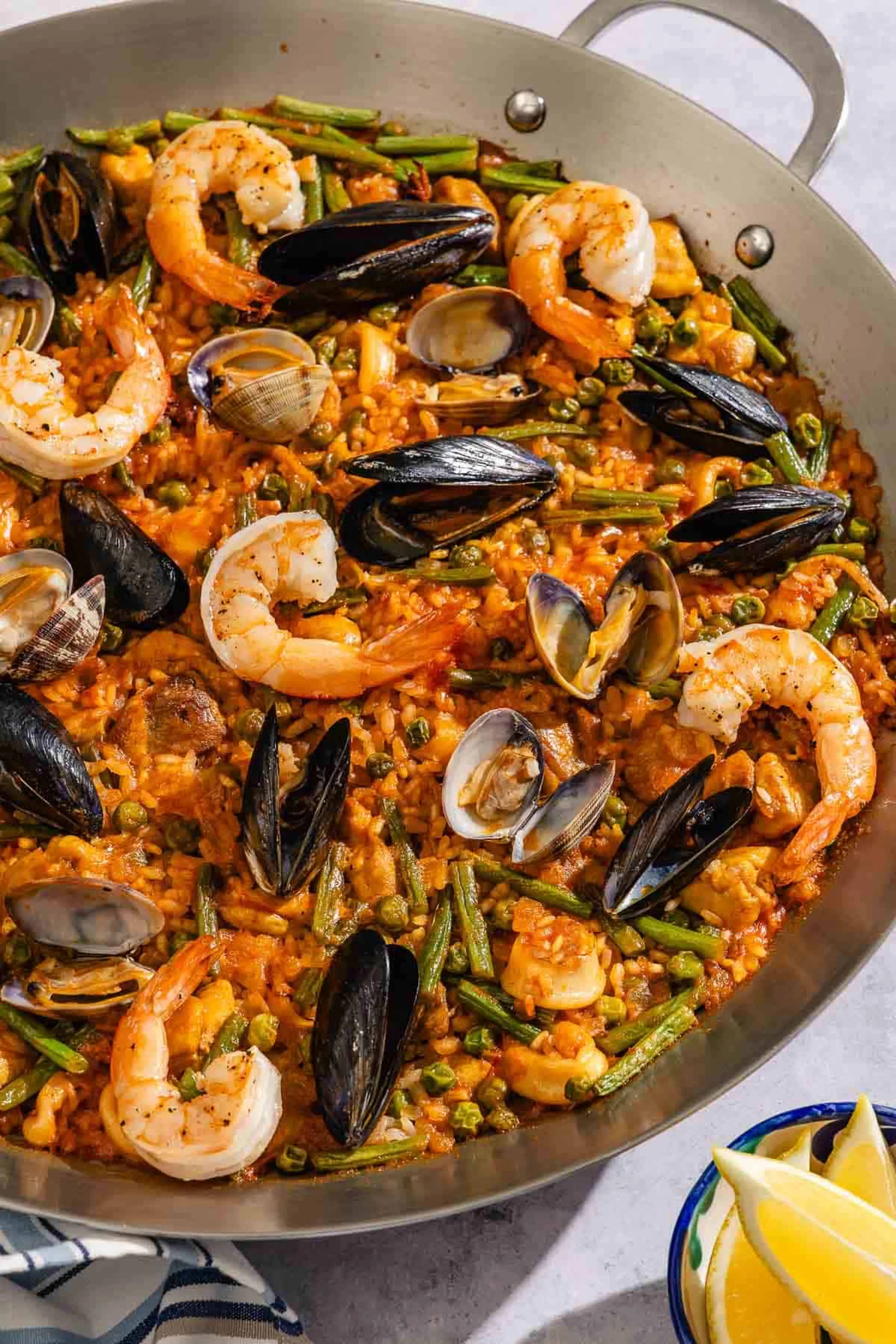 Paella with Chicken and Seafood (Paella mixta)