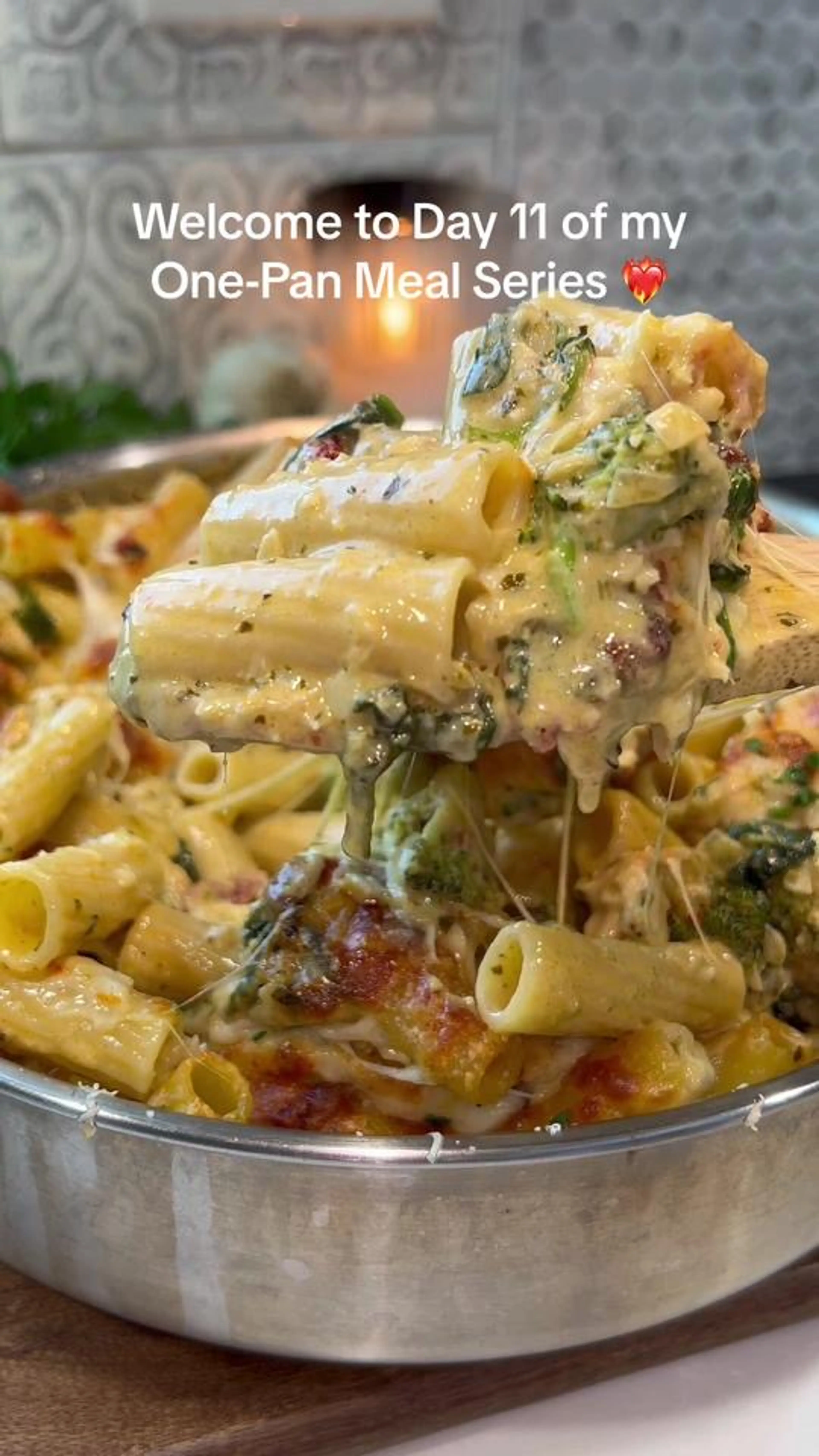 One-pan Creamy Pesto Chicken & Broccoli Pasta Bake