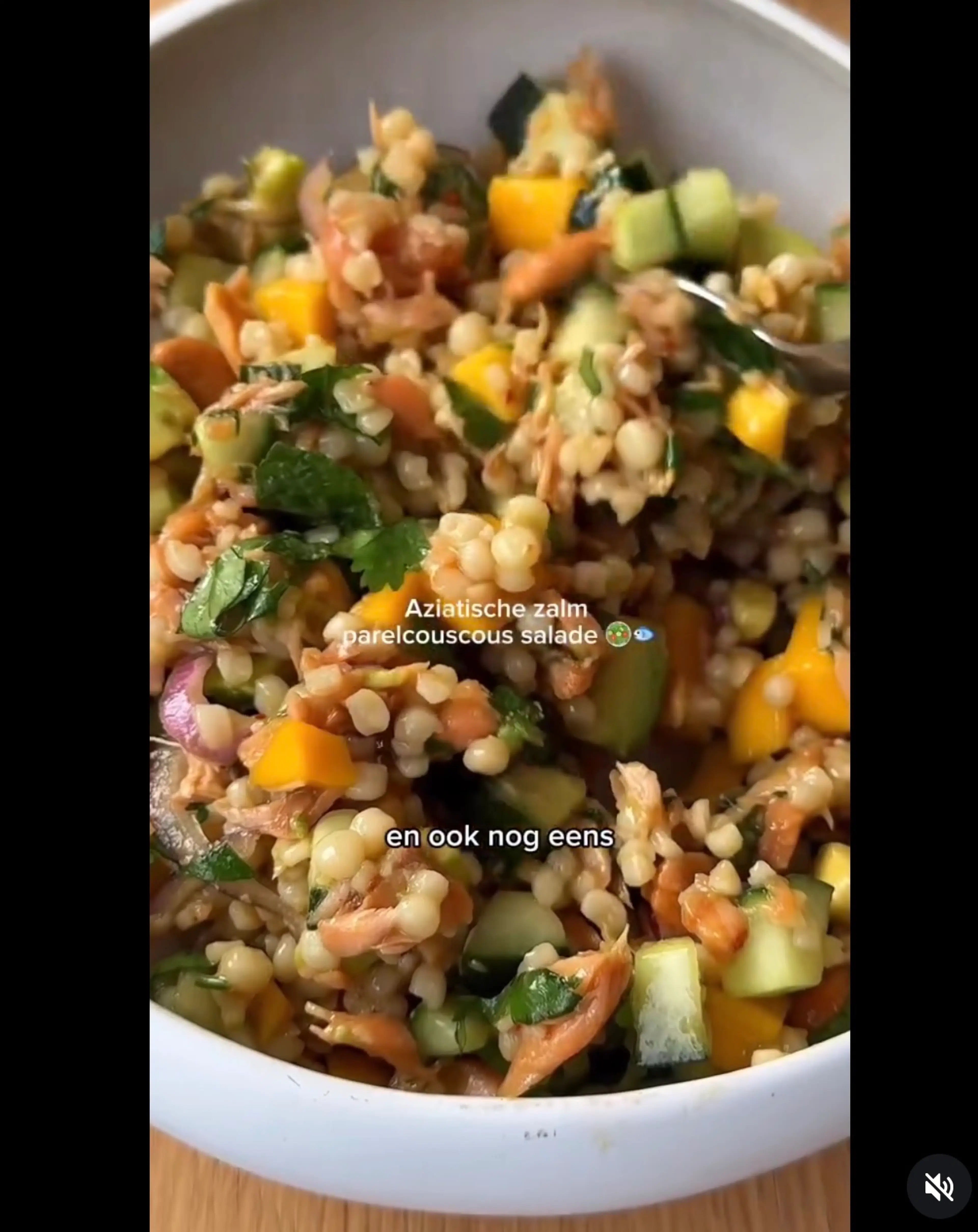 Parelcouscous Salade Met Aziatische Zalm, Avocado, Mango & K