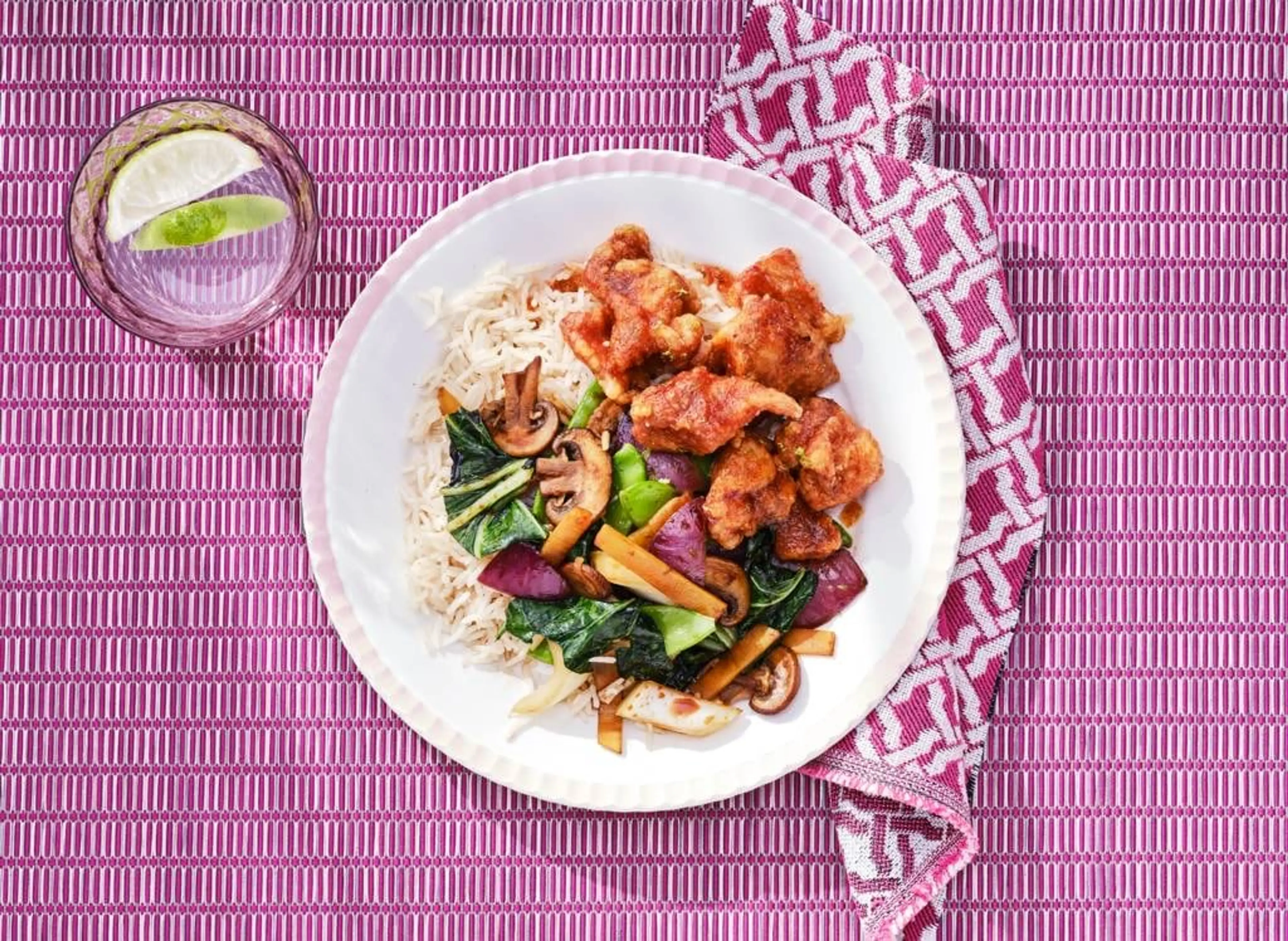 Sriracha fried chicken met wokgroente