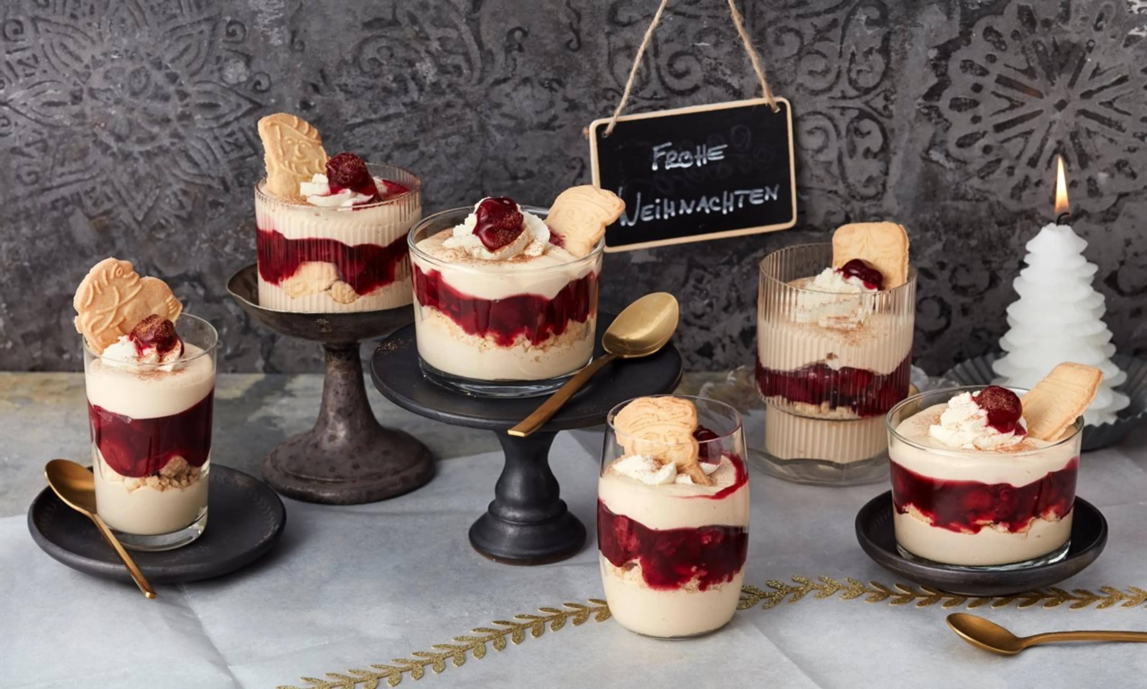 Dessert mit Spekulatius und Kirschen