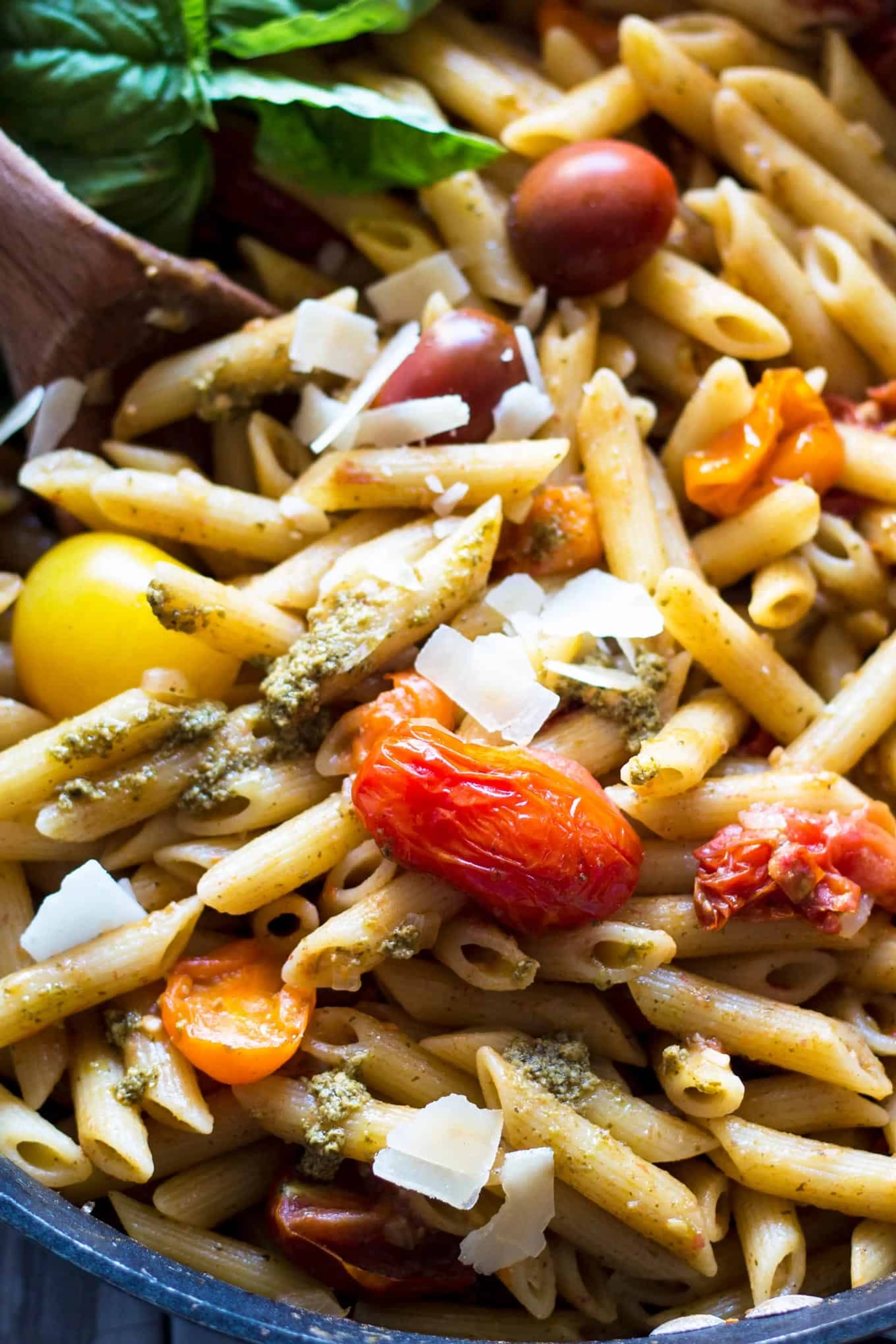 One Pot Tomato Pesto Pasta