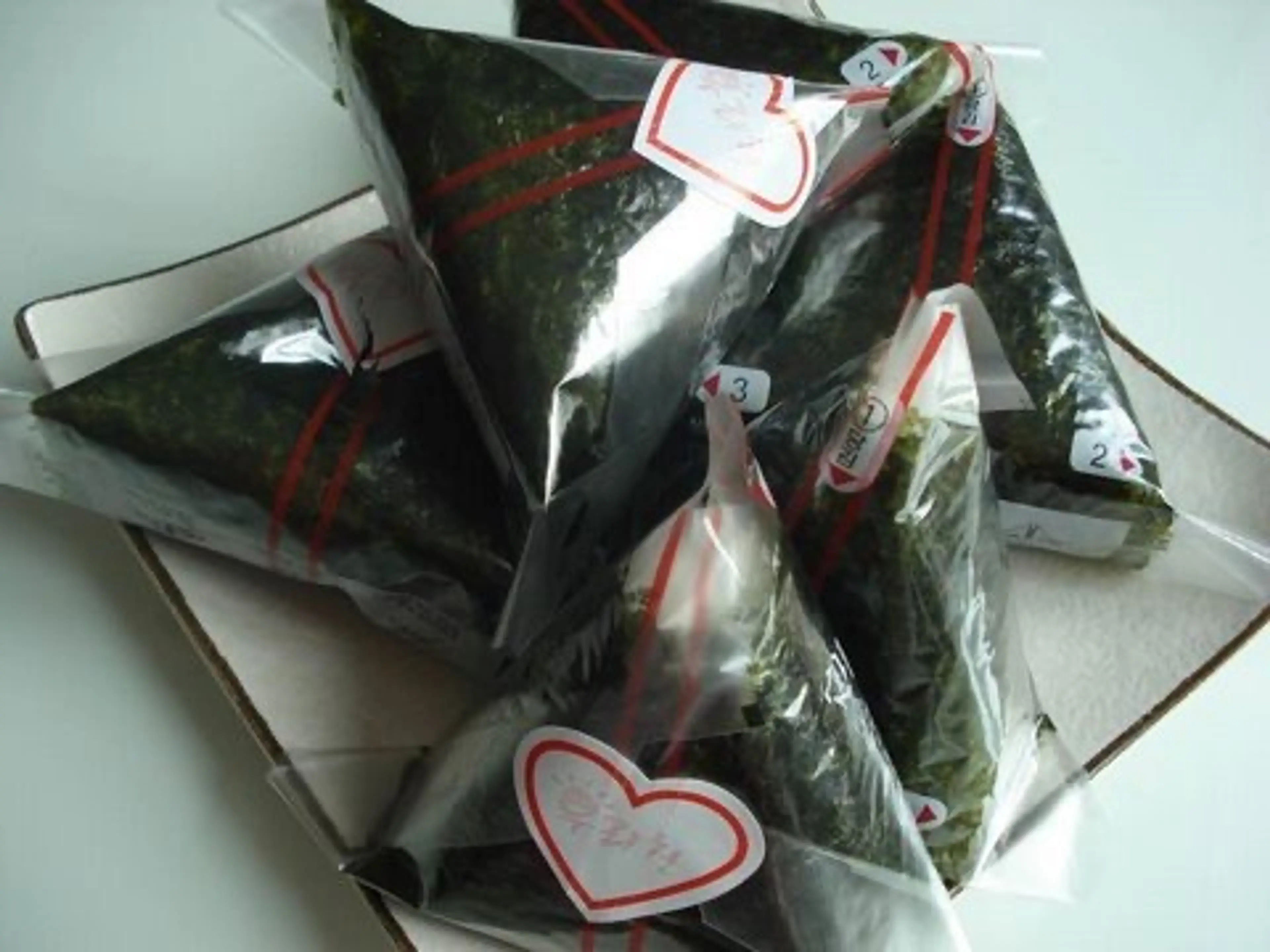 Samgak-gimbap with tuna (Triangle gimbap) 삼각김밥