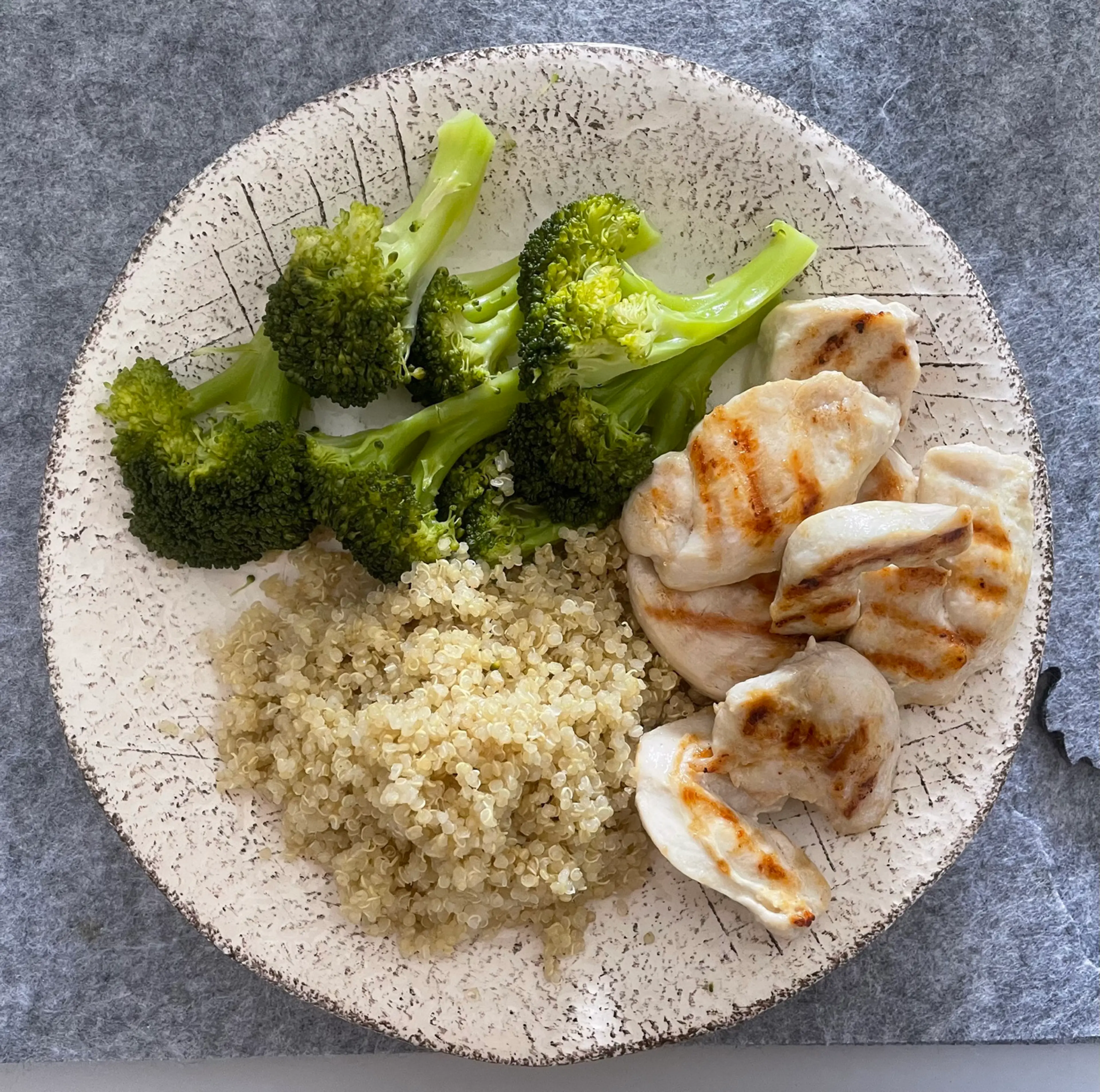 Grilled Chicken with Quinoa and Veggies