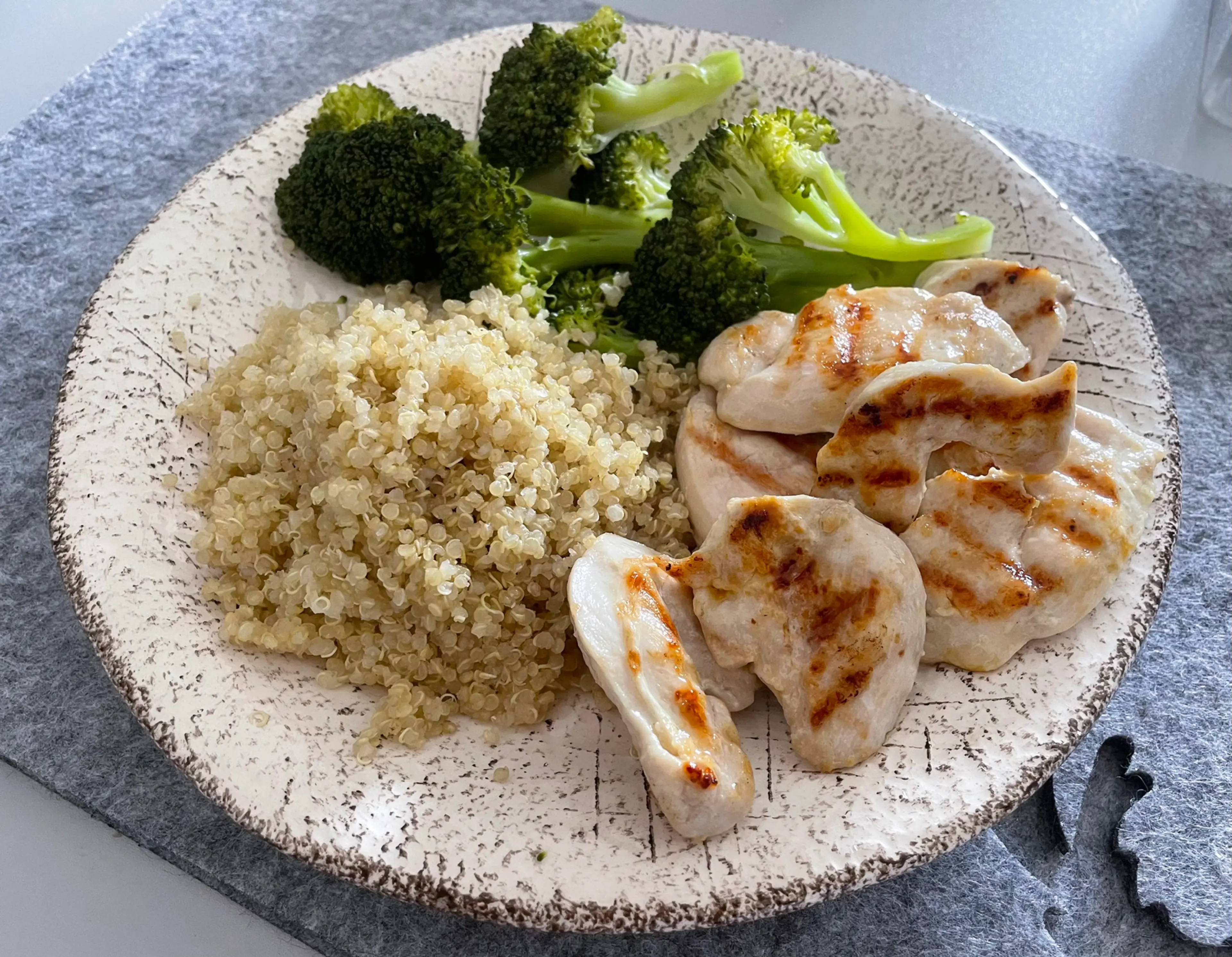 Grilled Chicken with Quinoa and Veggies