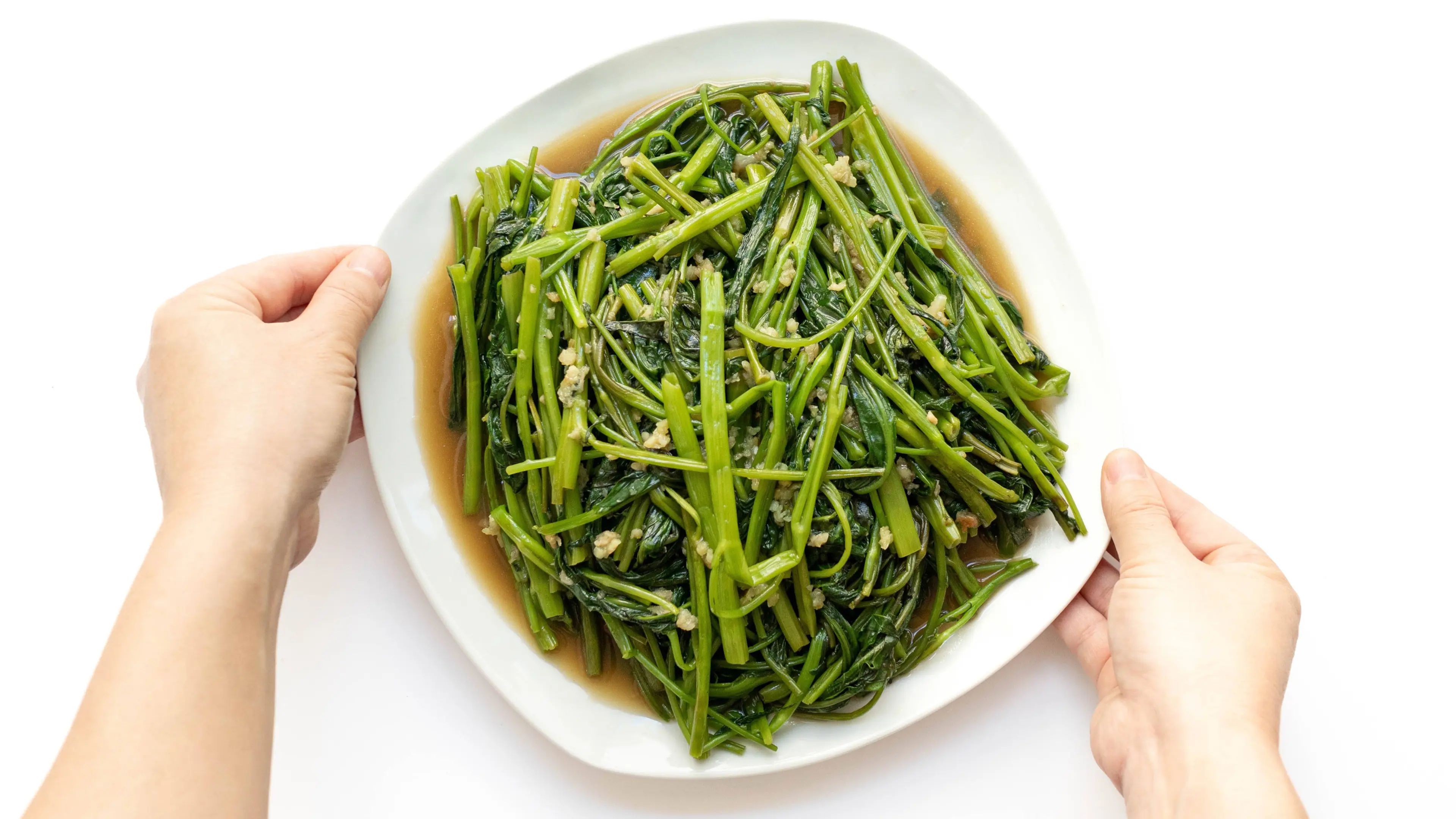 Simple Water Spinach and Garlic Stir Fry (Rau Muong Xao Toi)