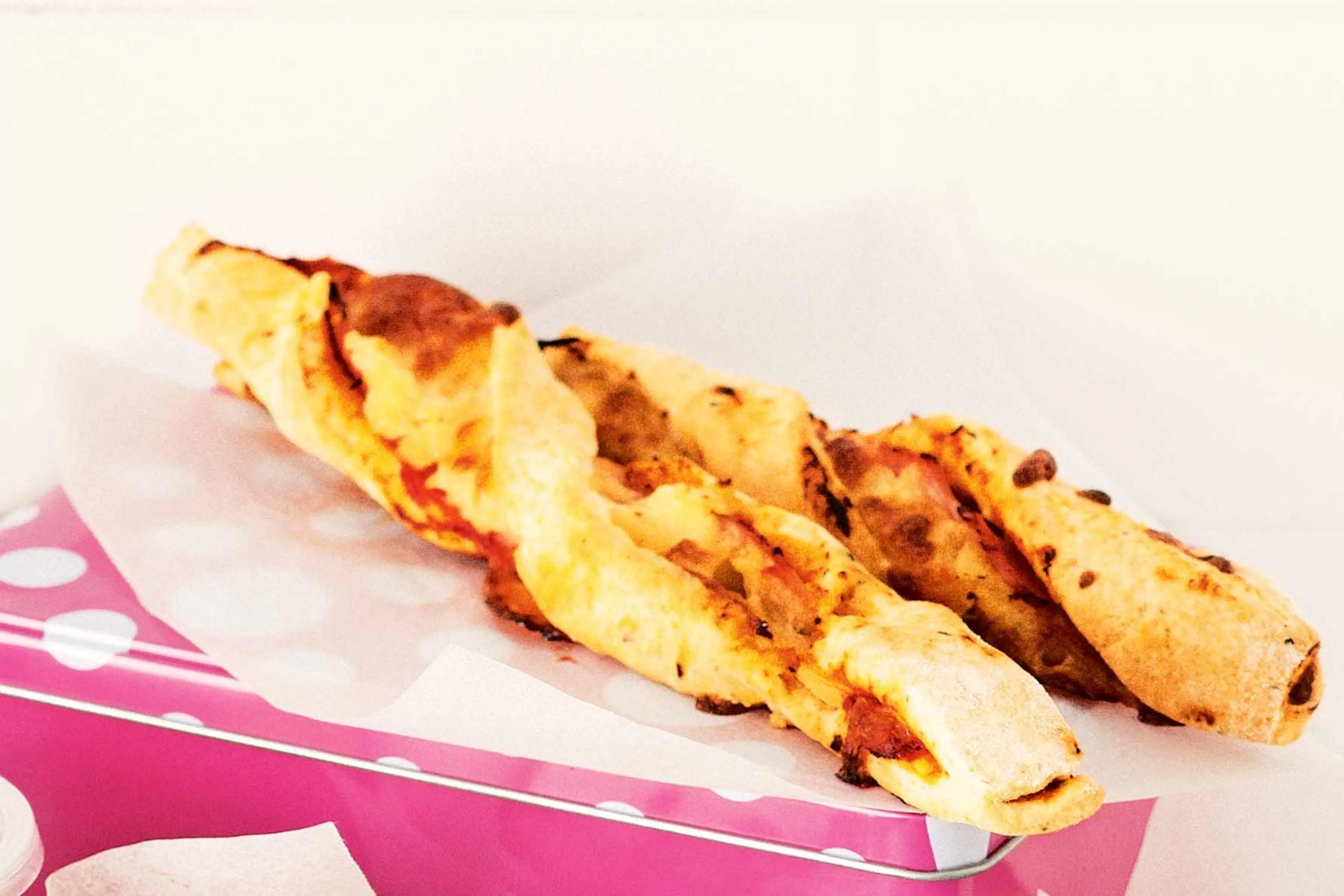Hawaiian pizza twists