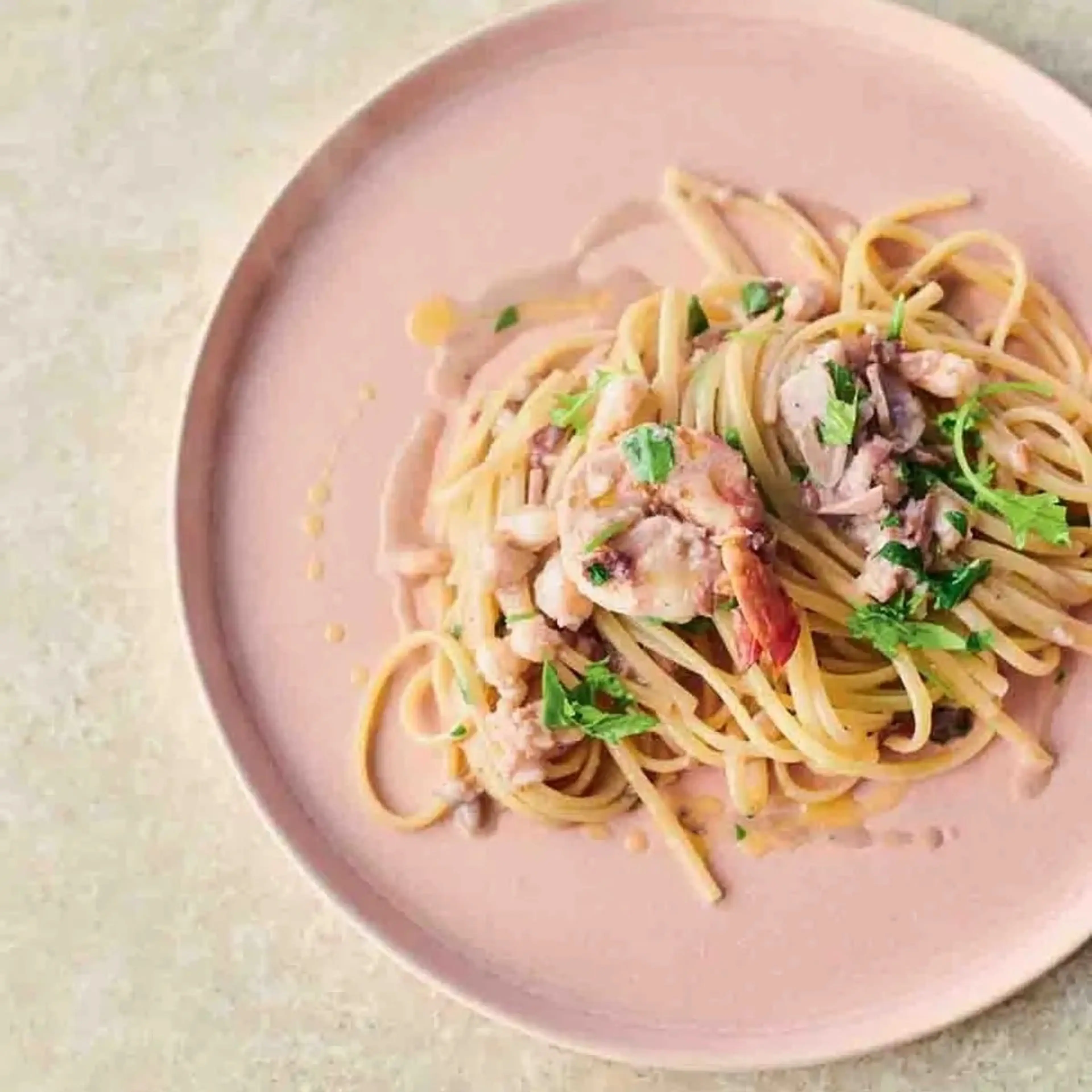 Creamy prawn linguine