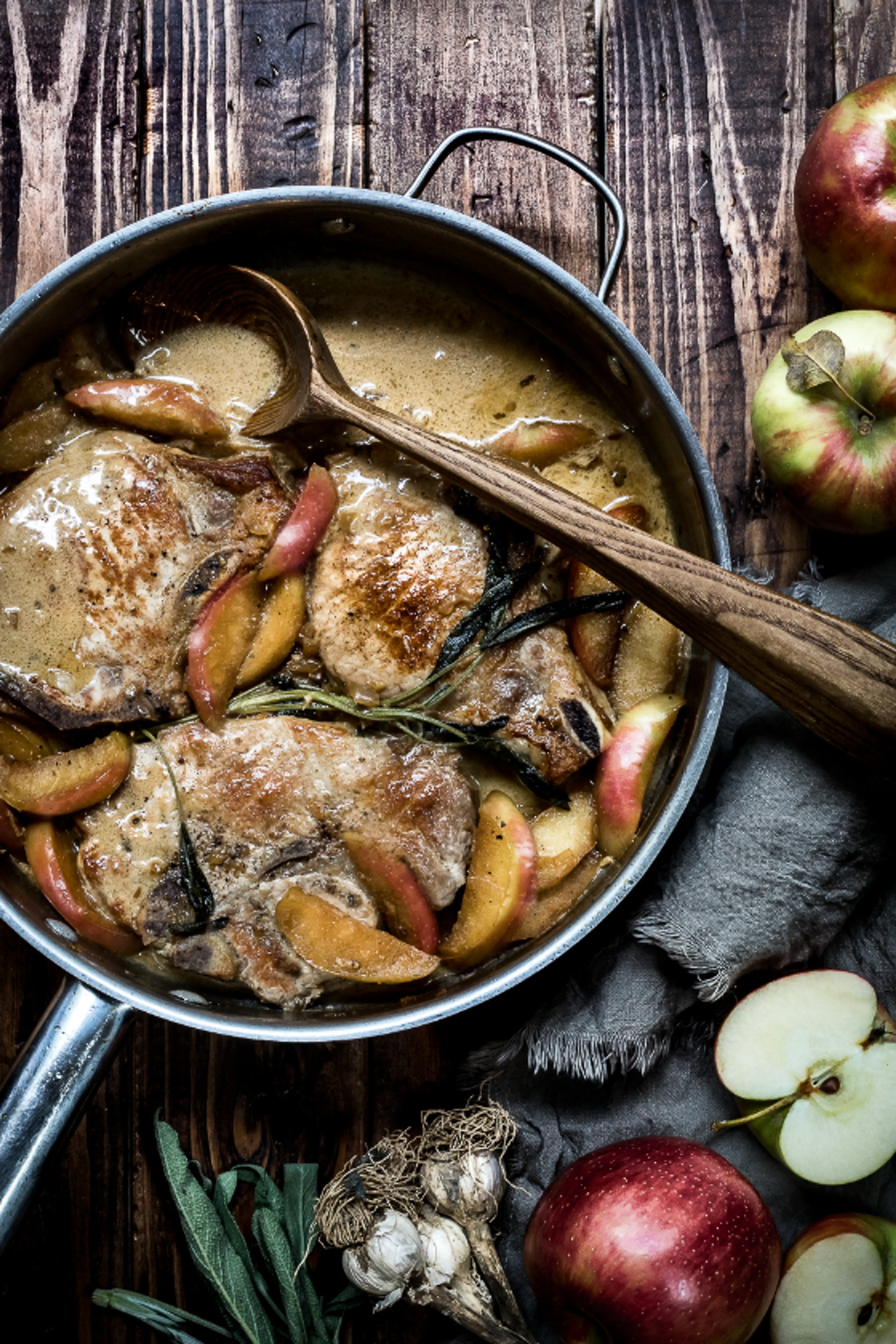 Pork Chops and Apples in White Wine Pan Sauce