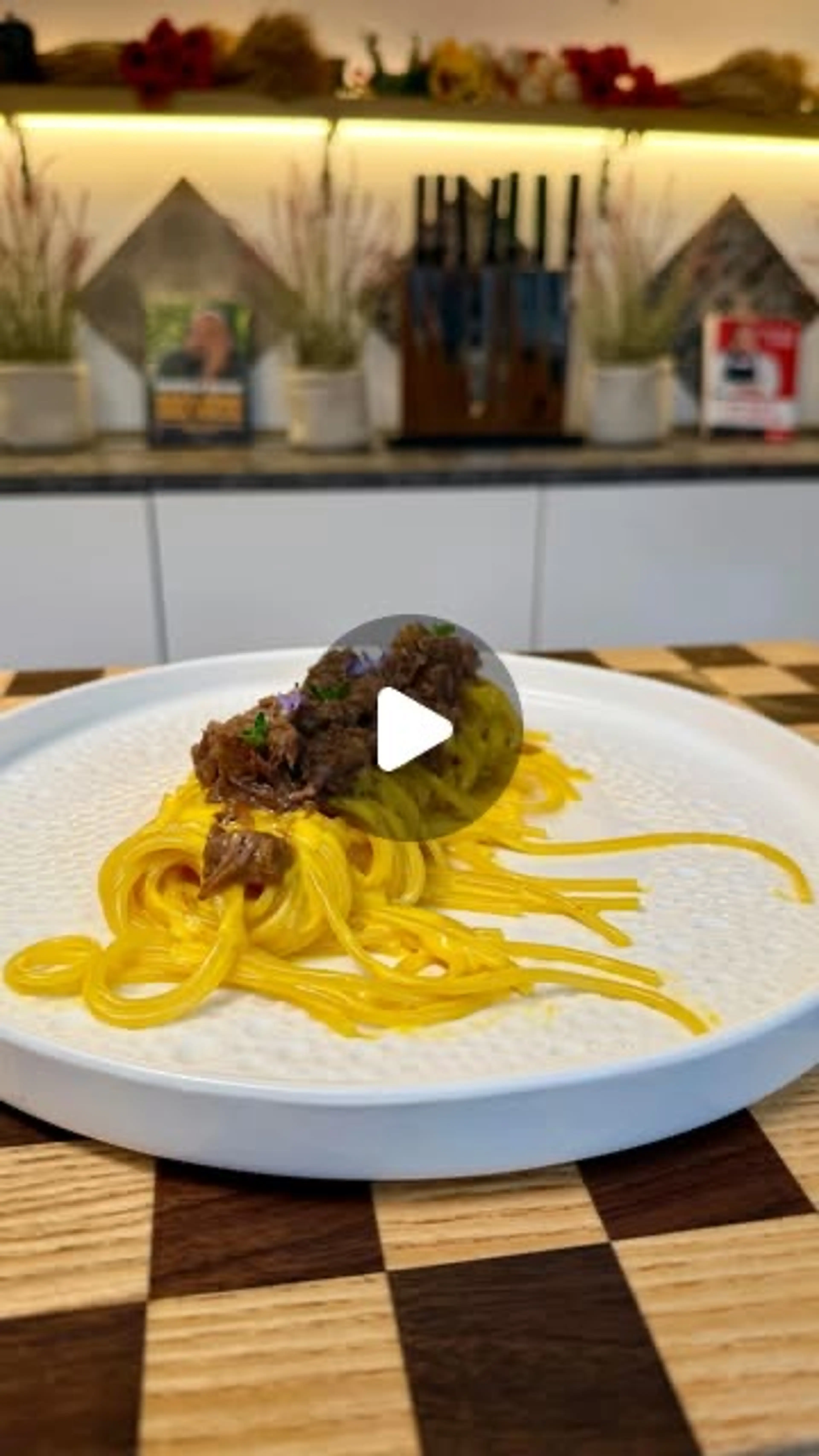 Spaghetti Con  Stracotto Di Ossobuco Sfilacciato E Fonduta D