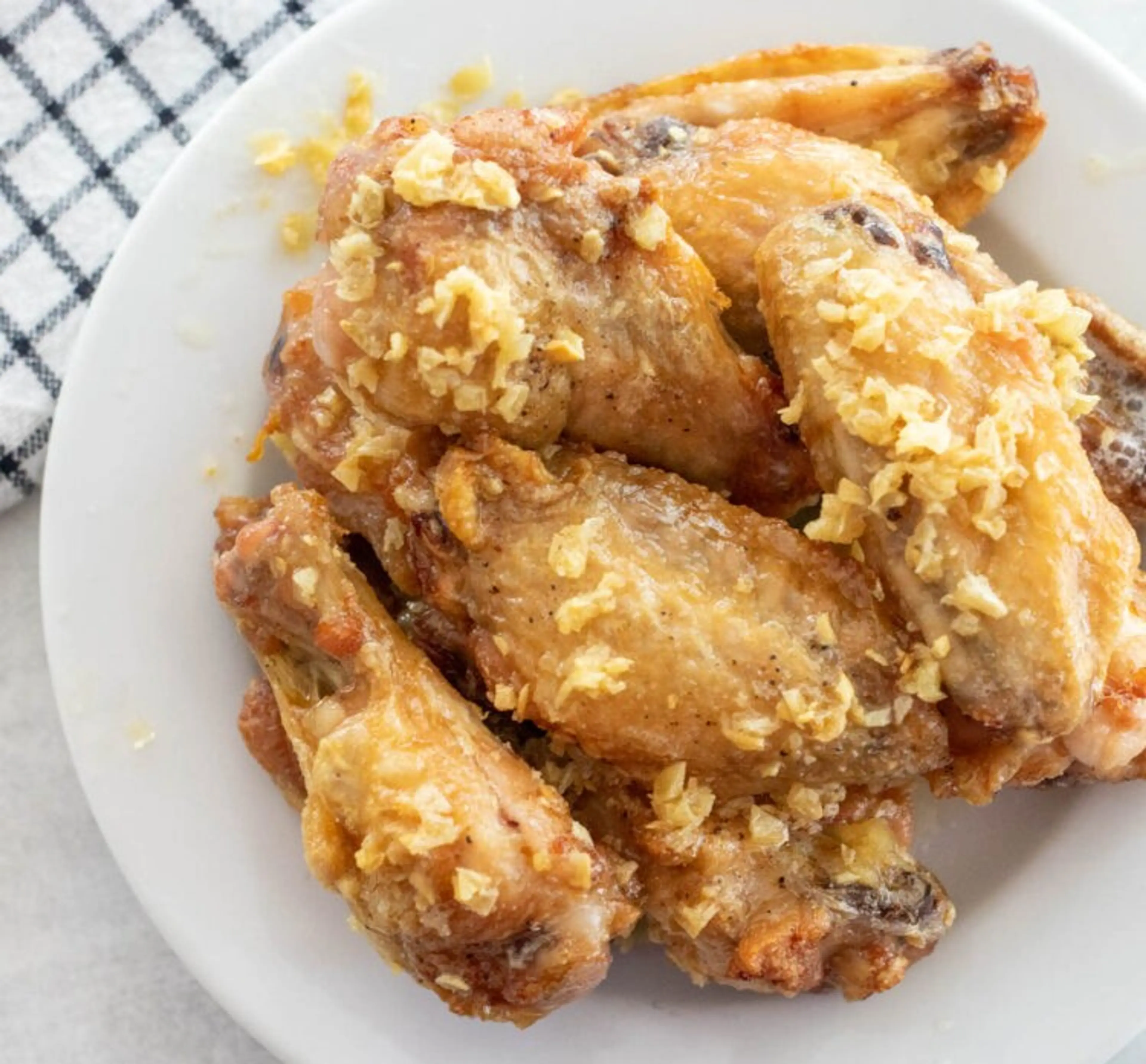 Ailes de poulet à l'ail grillé et au beurre