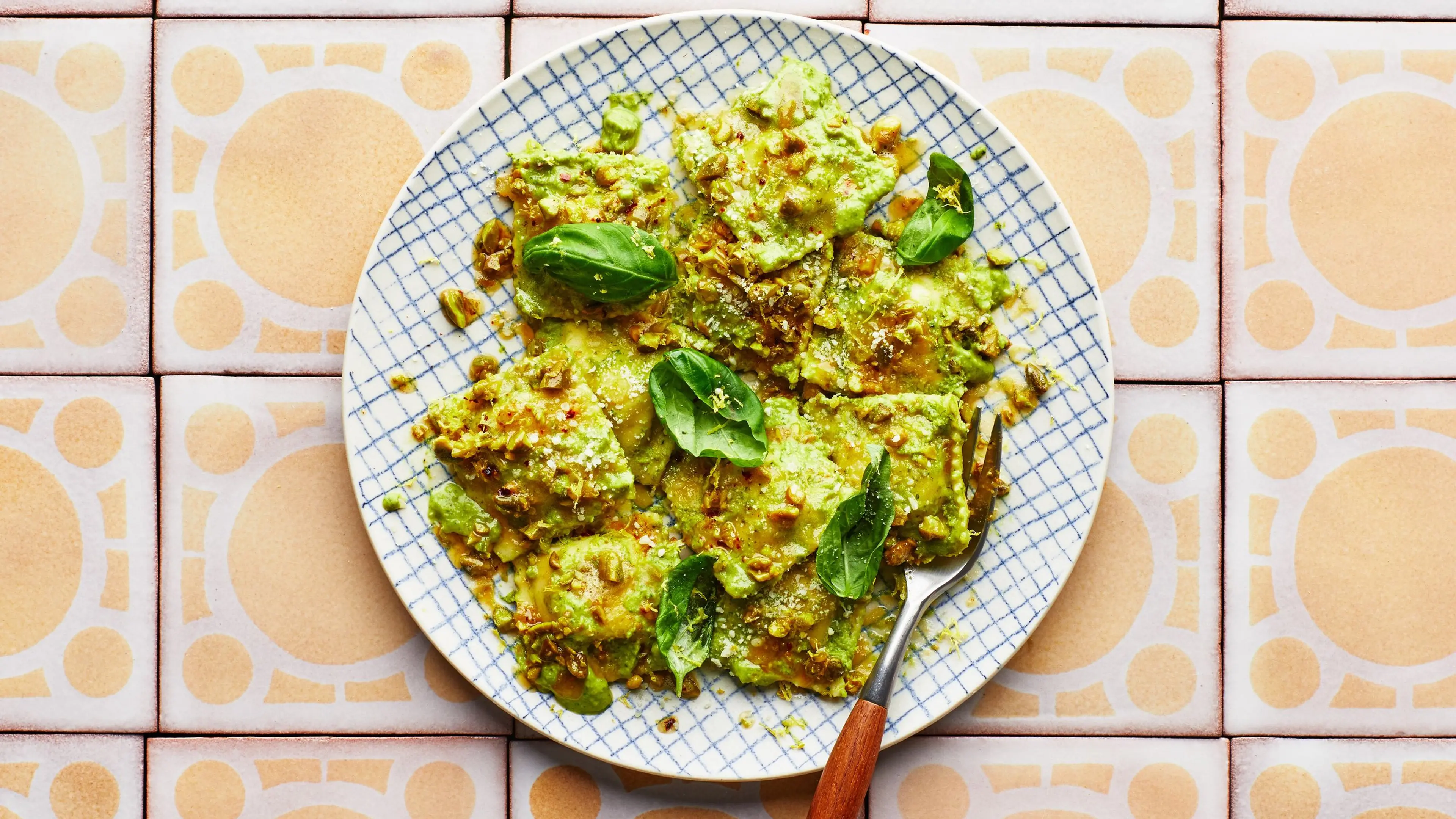 Weeknight-Fancy Ravioli With Creamy Peas
