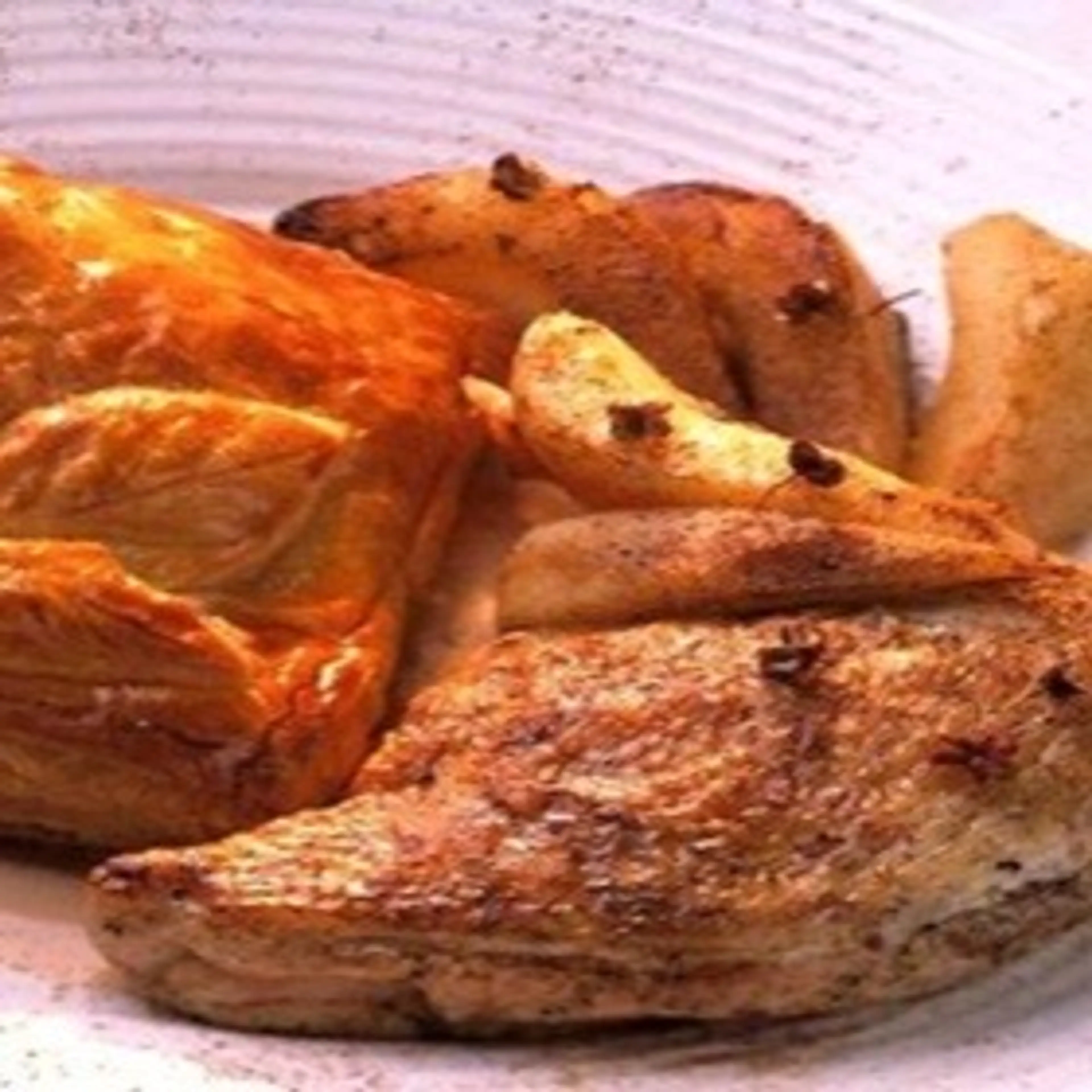 Suprêmes De Pintade Aux Poires Et Son Feuilleté Au Roquefort