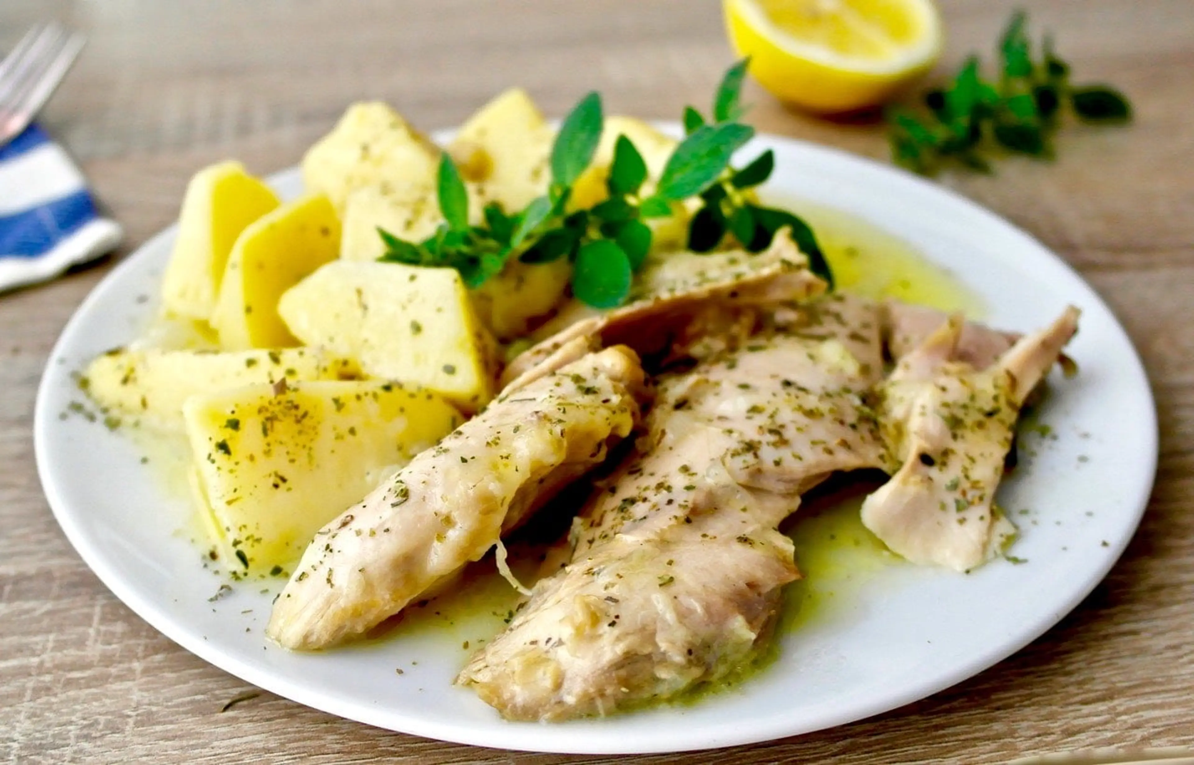 One-Pot Greek Lemon Chicken with Potatoes – Kotopoulo Lemona