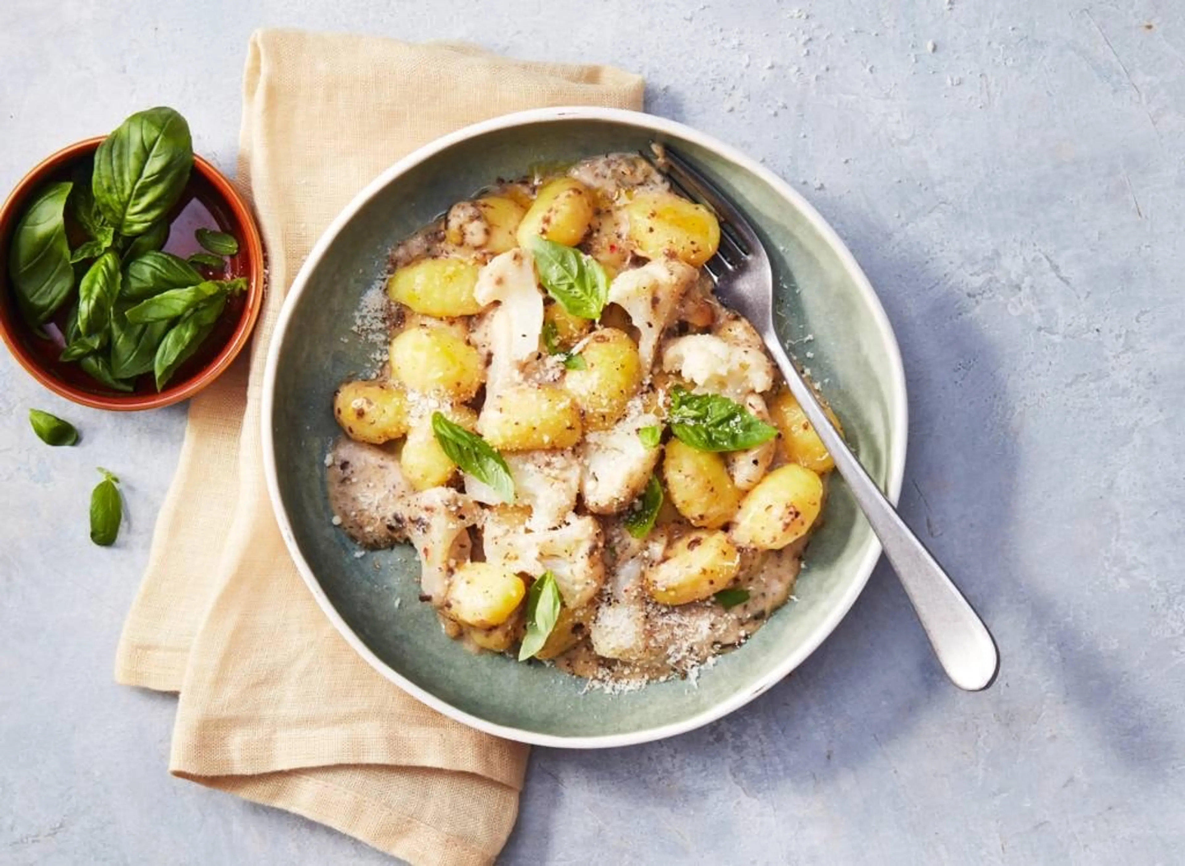 Gnocchi met truffelsaus en bloemkool