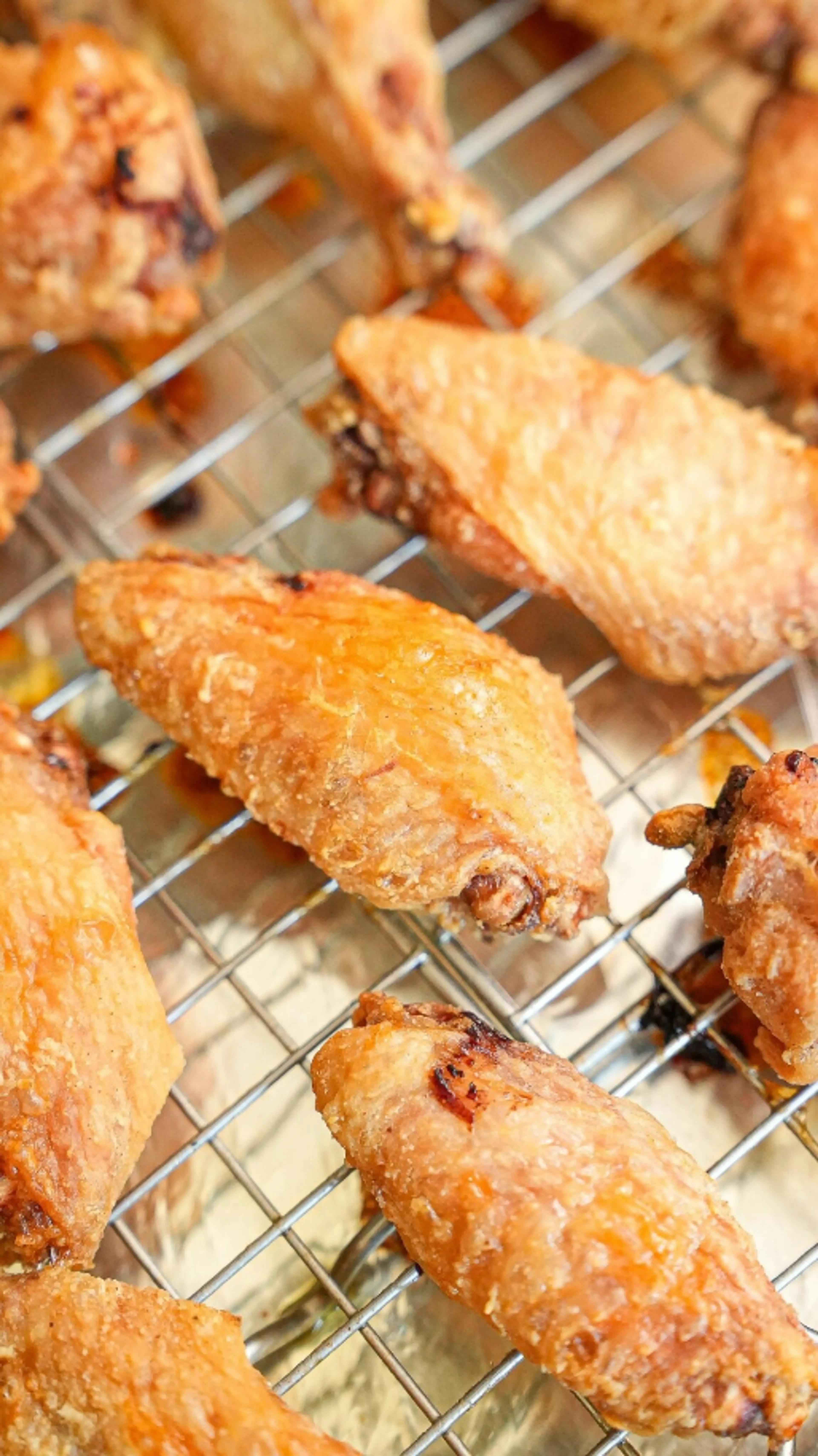 Baked Chicken Wings (SUPER CRISPY)