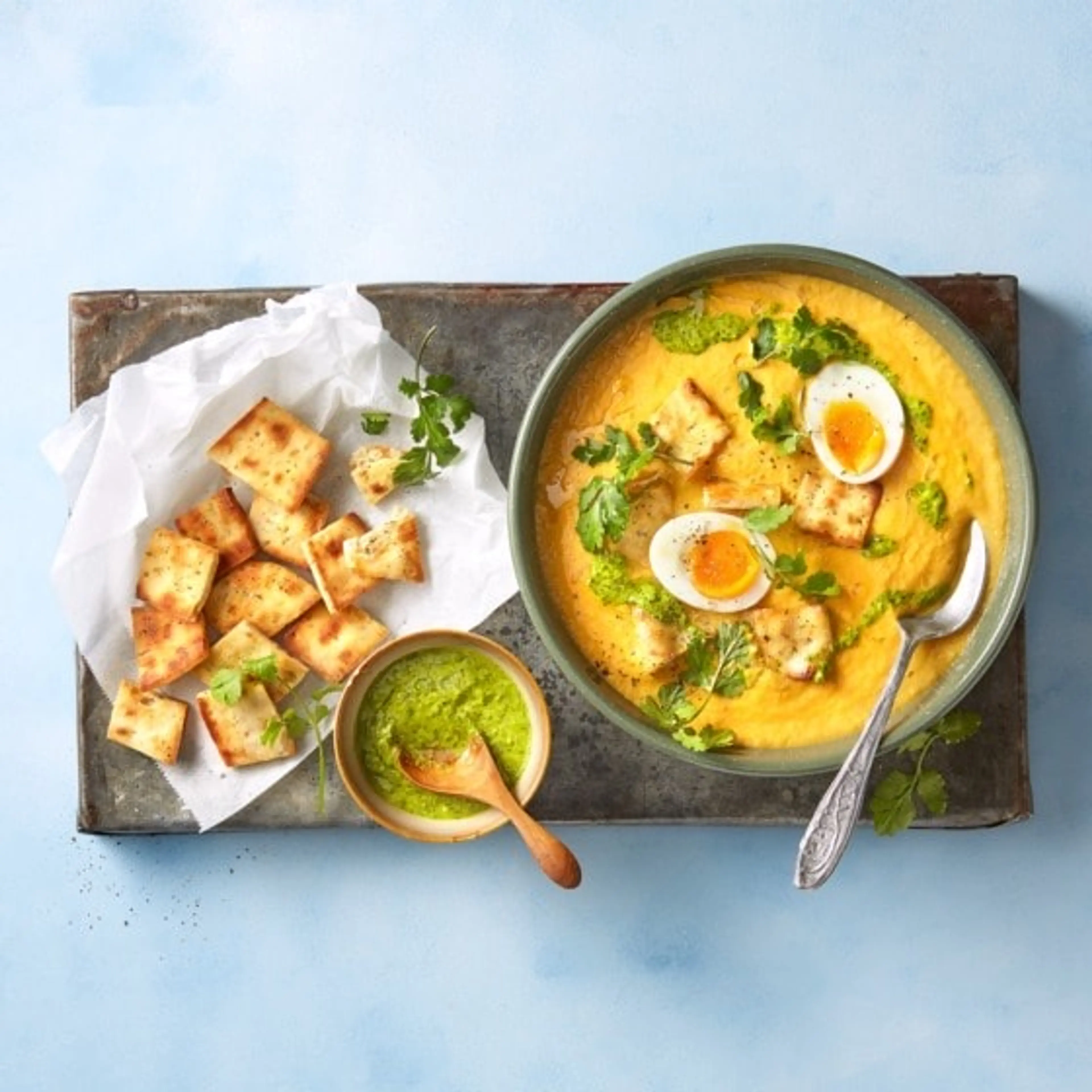 Gele curry bloemkoolsoep