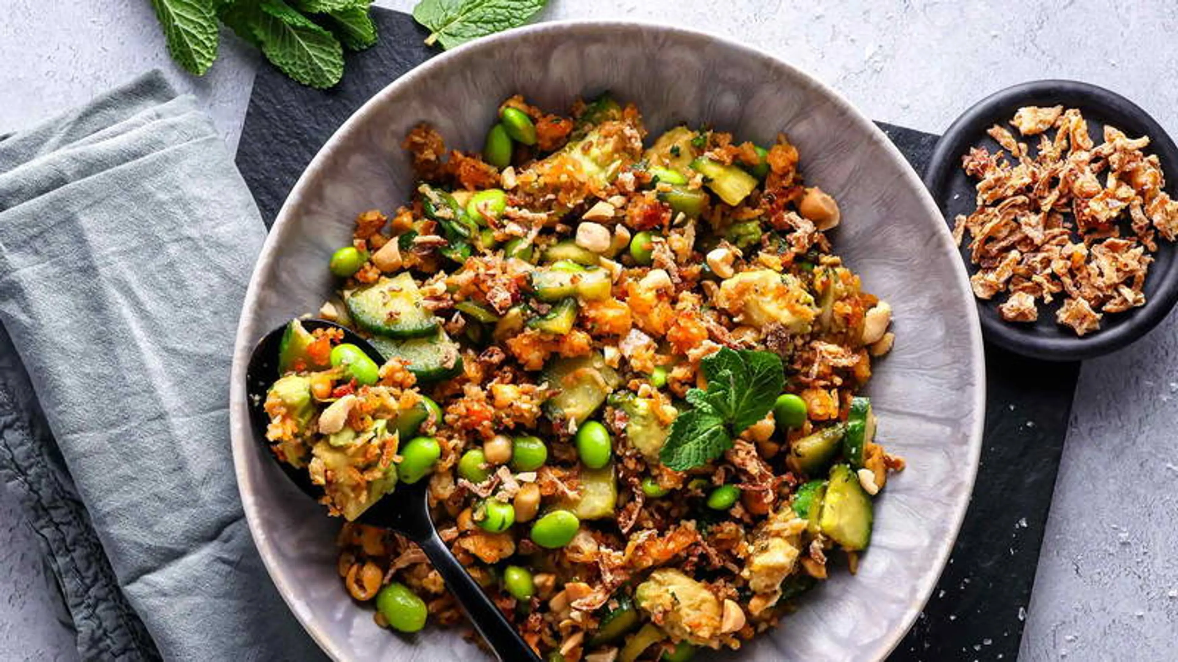 Knuspriger Reis-Salat