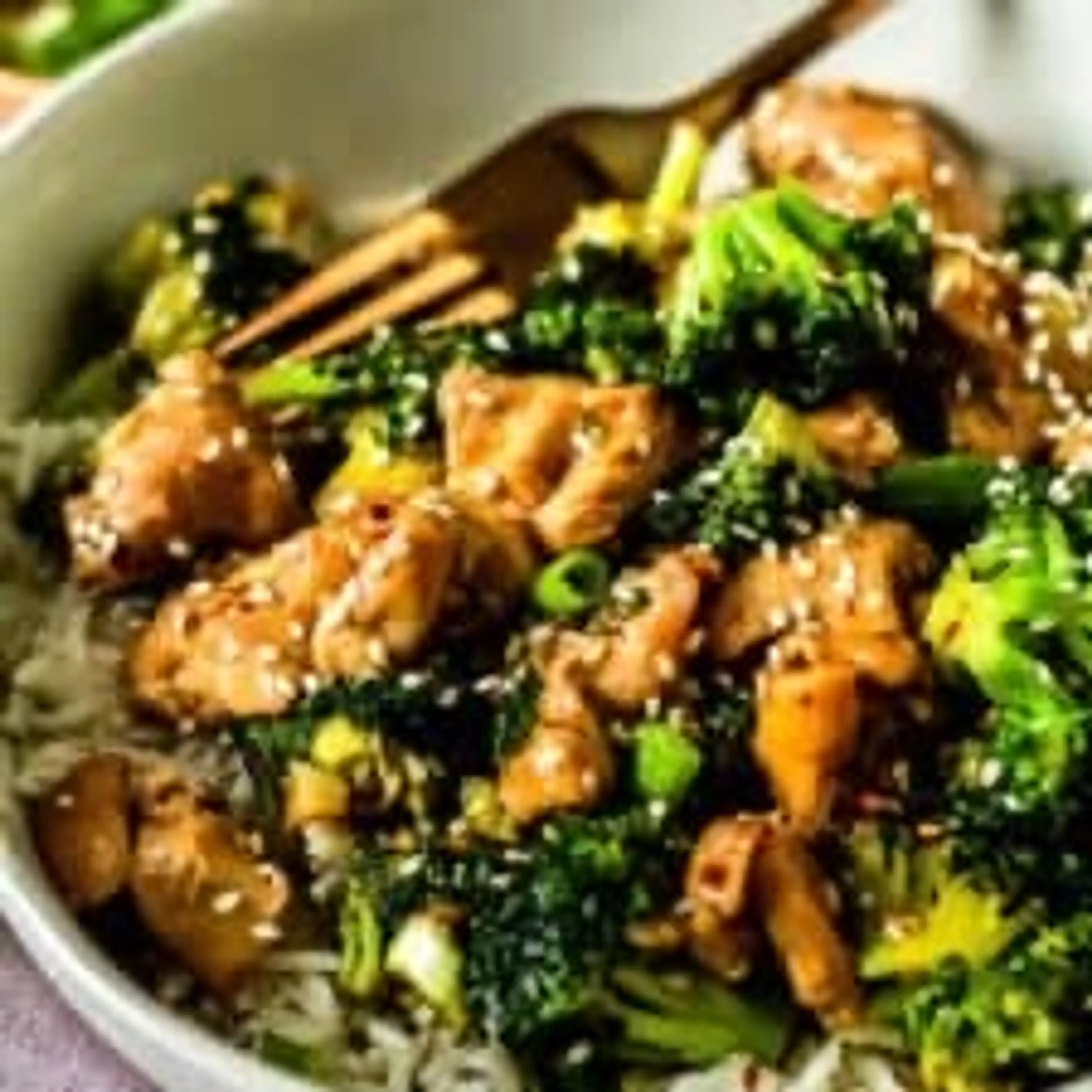 Healthy Chicken and Broccoli Stir Fry (Whole30, Gluten-Free,