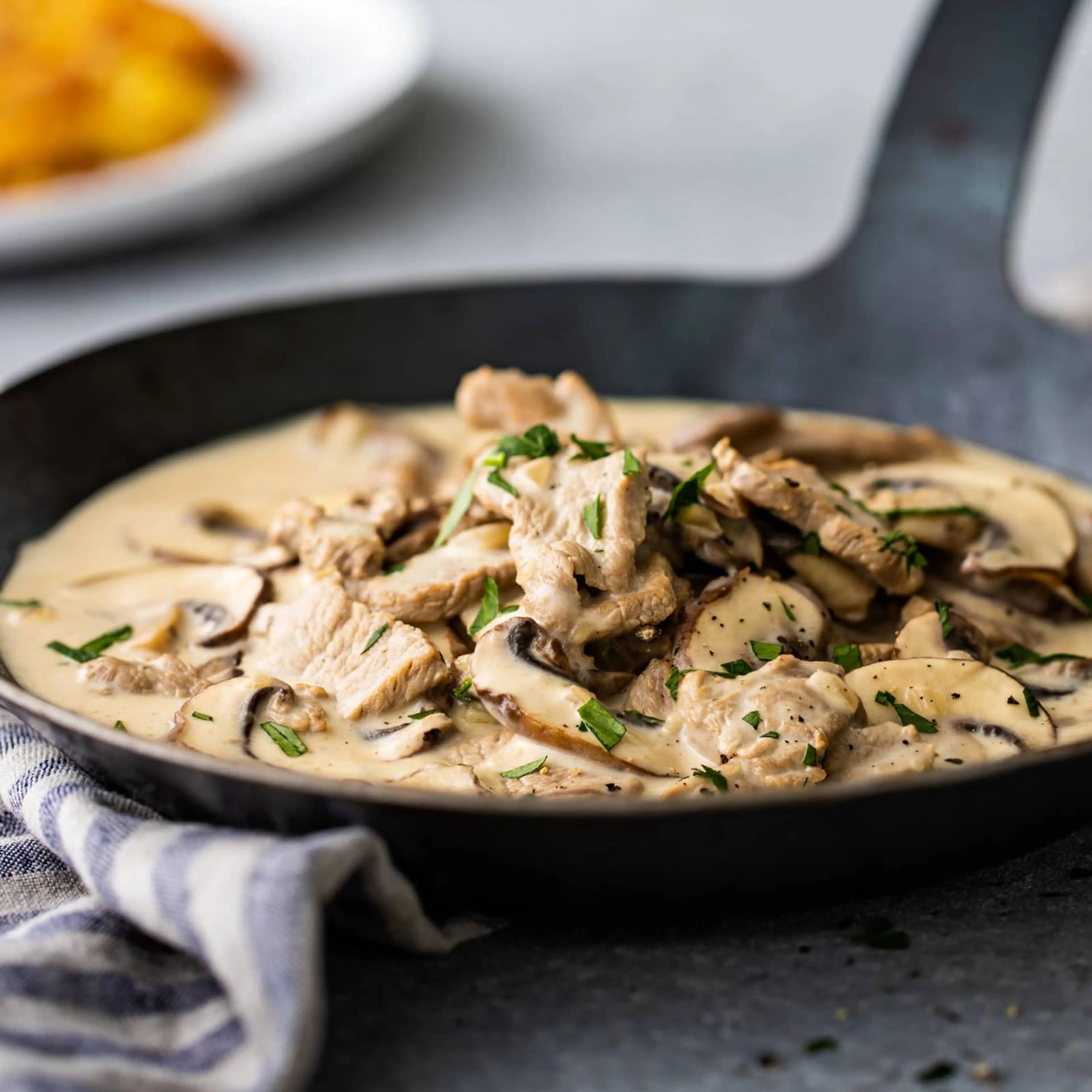 Émincé de veau à la zurichoise