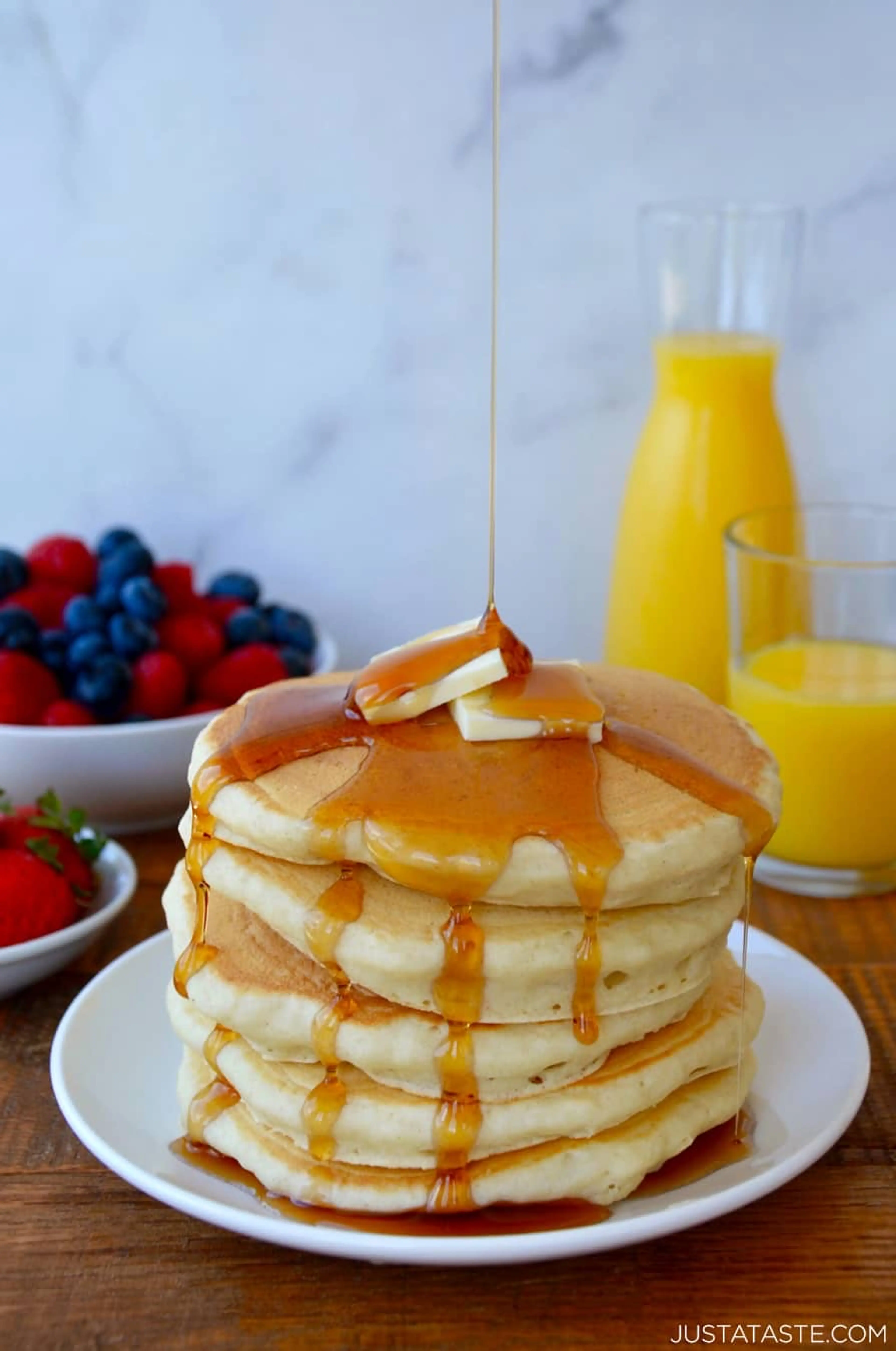 Light and Fluffy Buttermilk Pancakes