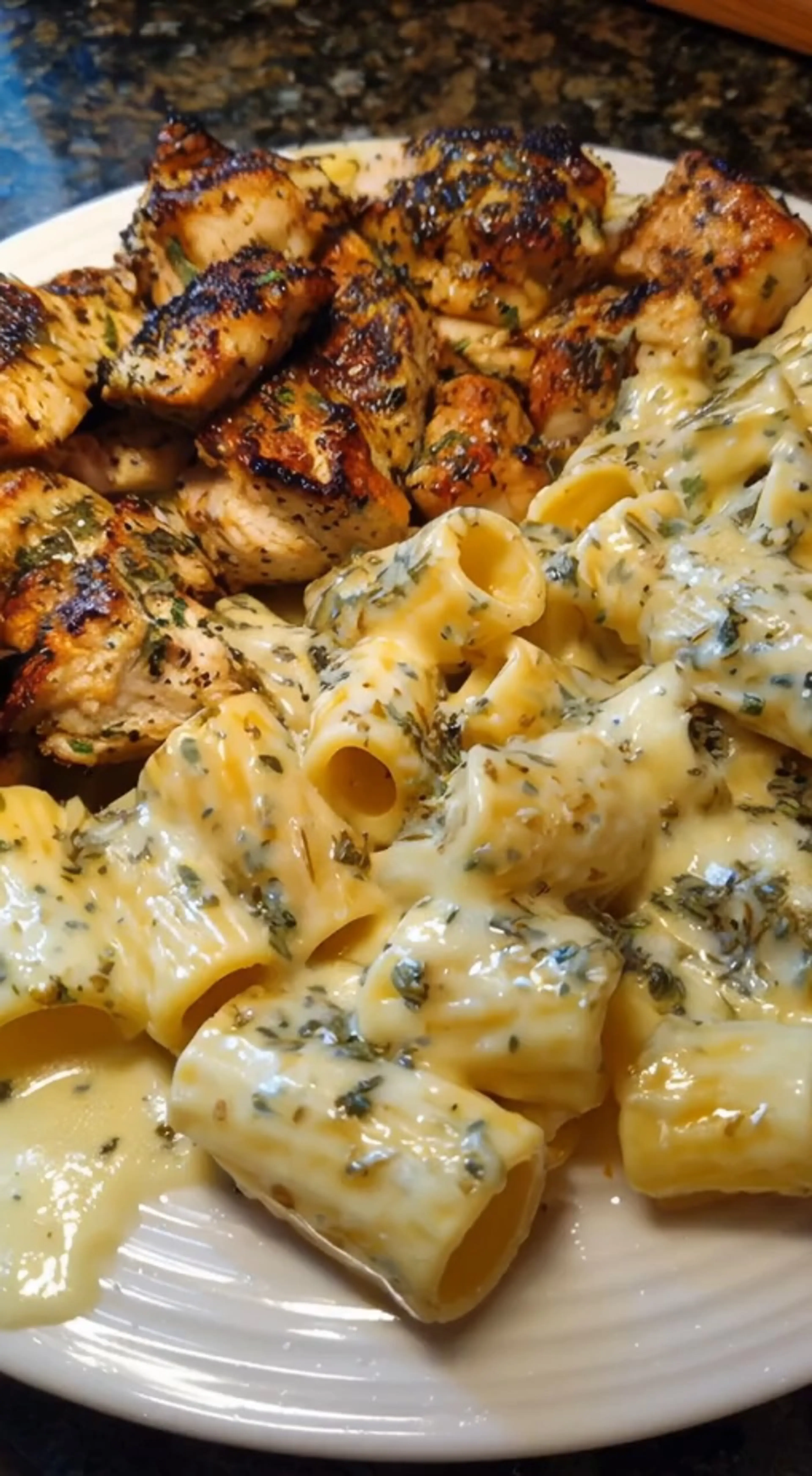 Creamy Garlic Parmesan Chicken Rigatoni with Cheesy Alfredo