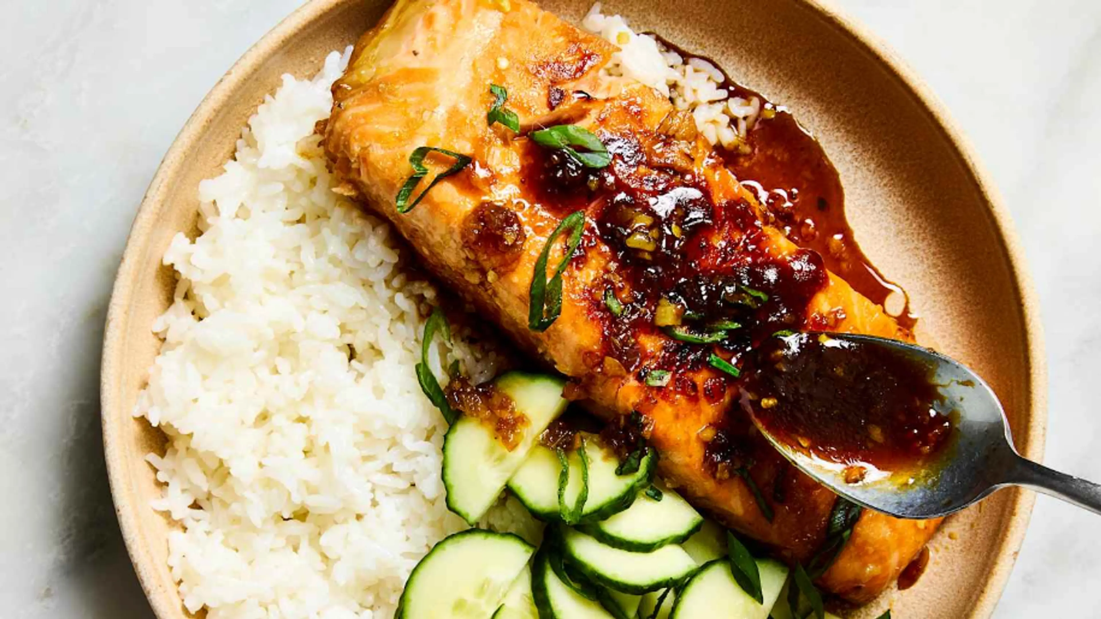 Cá Kho Tộ (Vietnamese Caramelized and Braised Salmon)