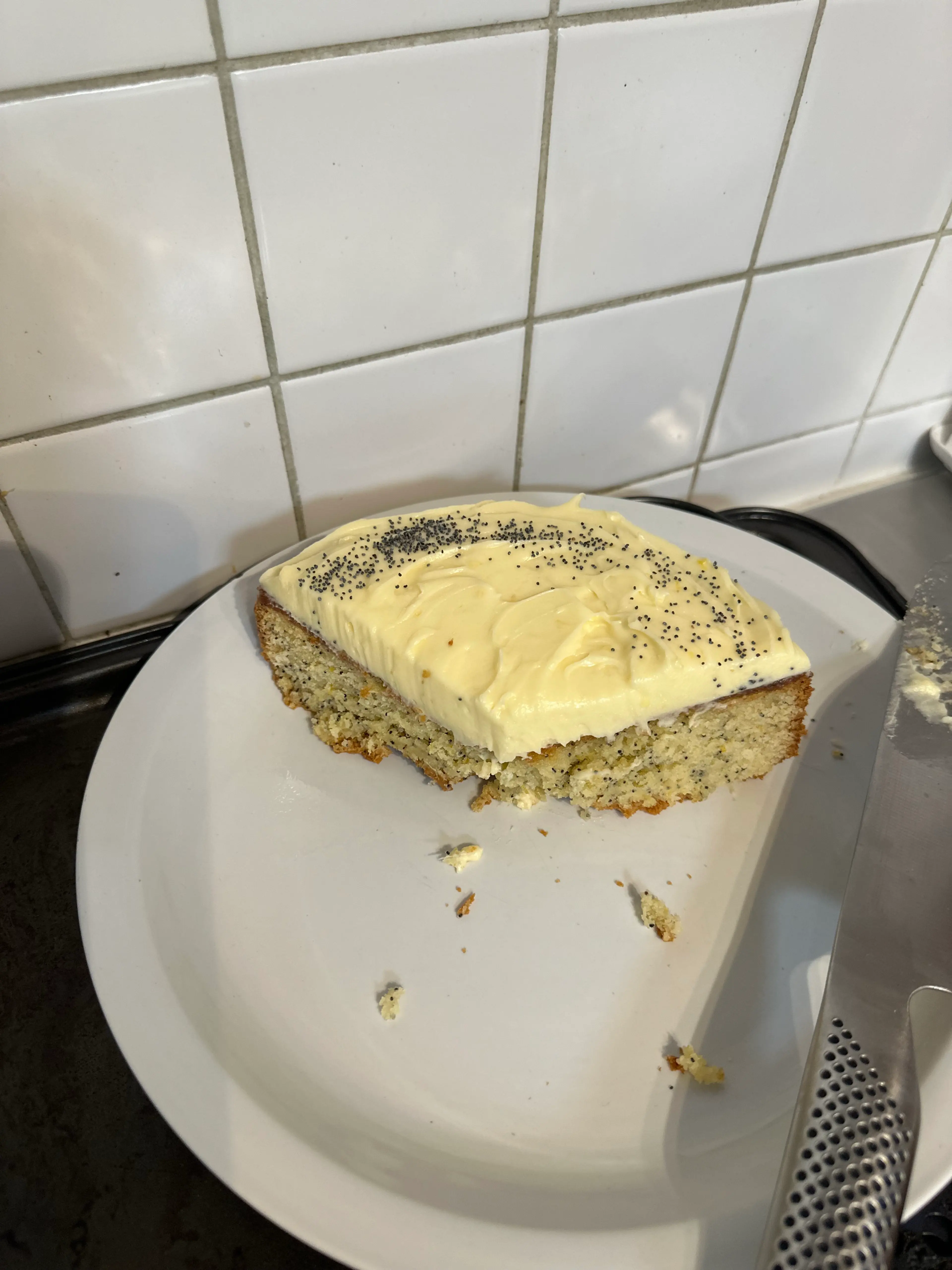Lemon poppyseed cake